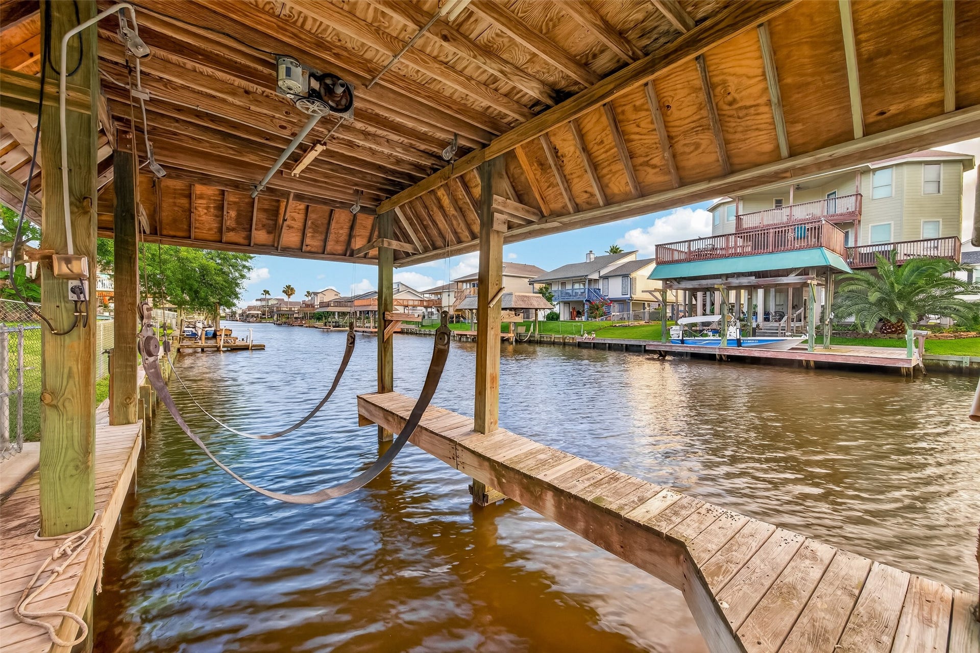 4 N Sandpiper Street, La Marque, TX 77568 Fully functional boat lift waiting for your water craft.
