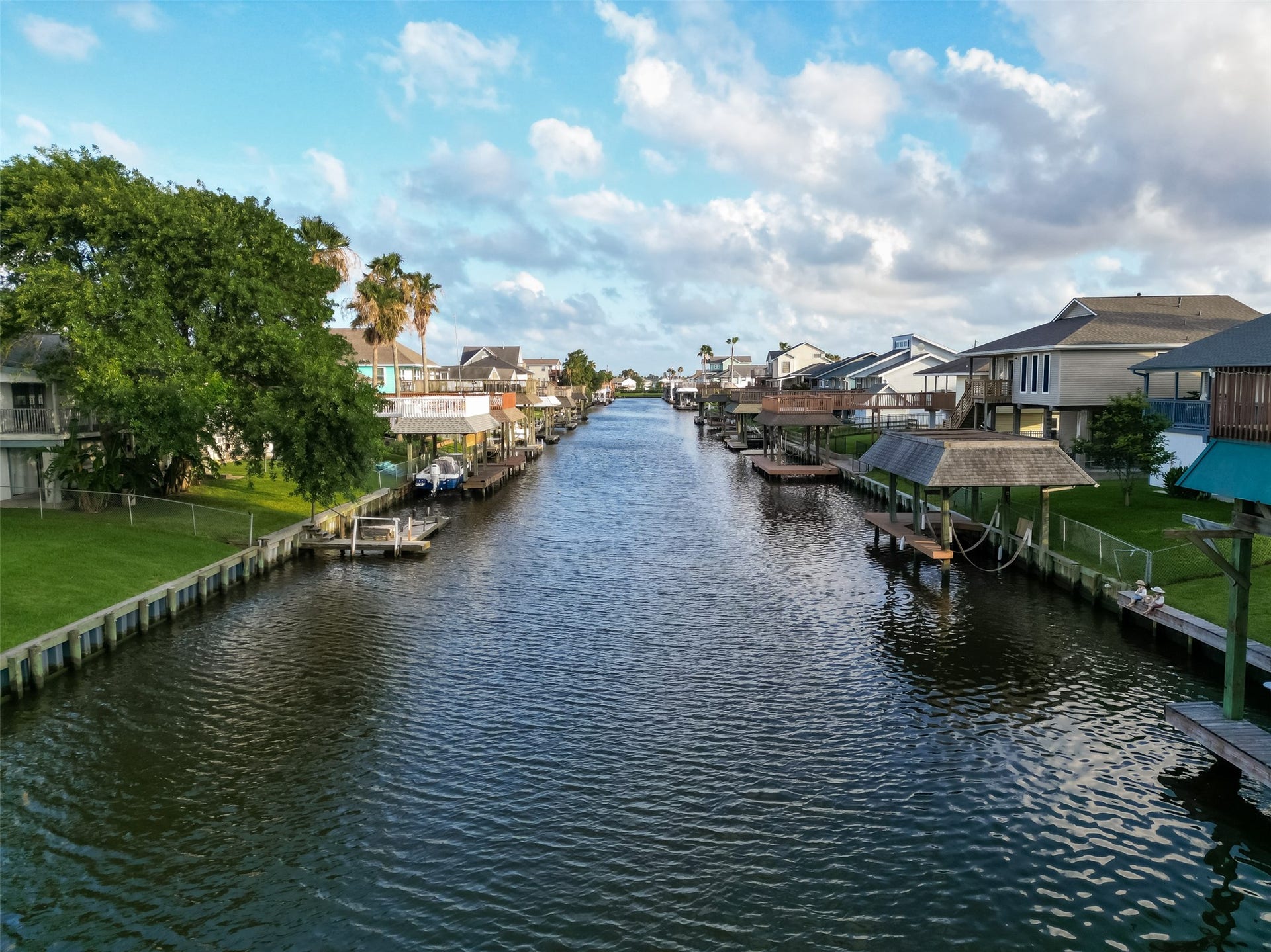 4 N Sandpiper Street, La Marque, TX 77568 Nice view of the canal, your journey begins here.