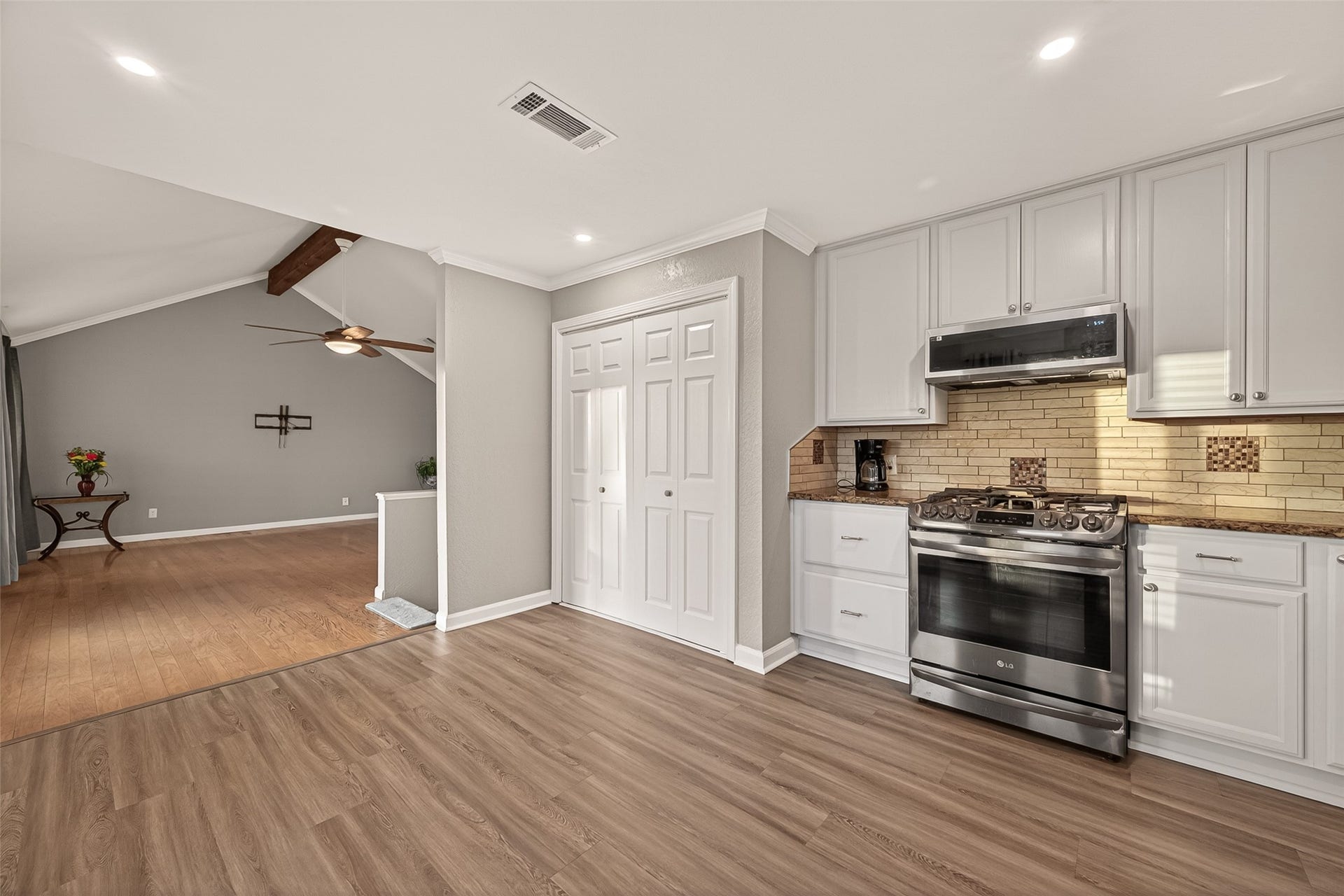 4 N Sandpiper Street, La Marque, TX 77568 Breakfast/Dining area to the left of picture. Kitchen/Dining open to the family room. New microwave in 2025.