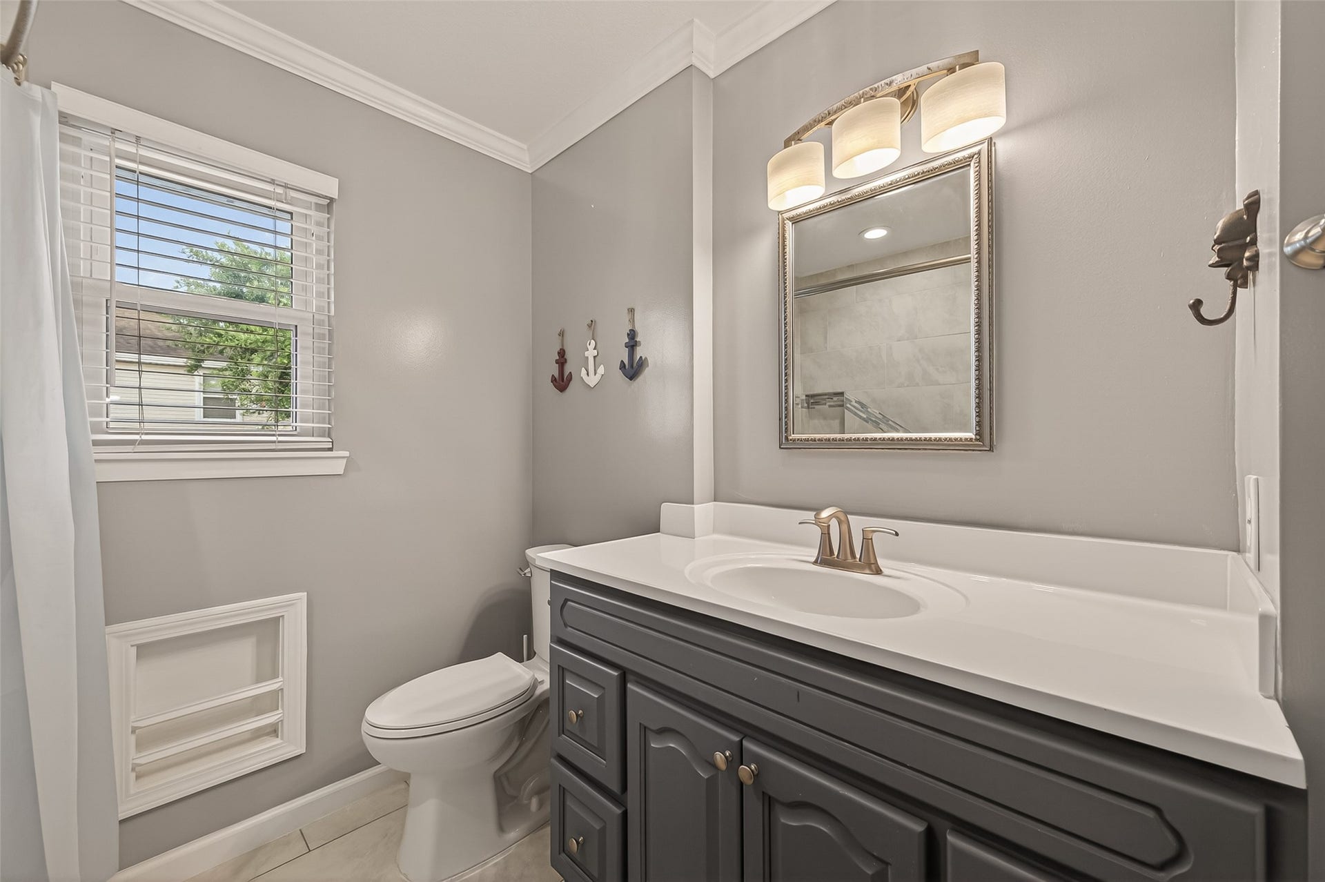 4 N Sandpiper Street, La Marque, TX 77568 Updated Guest bathroom (upstairs).