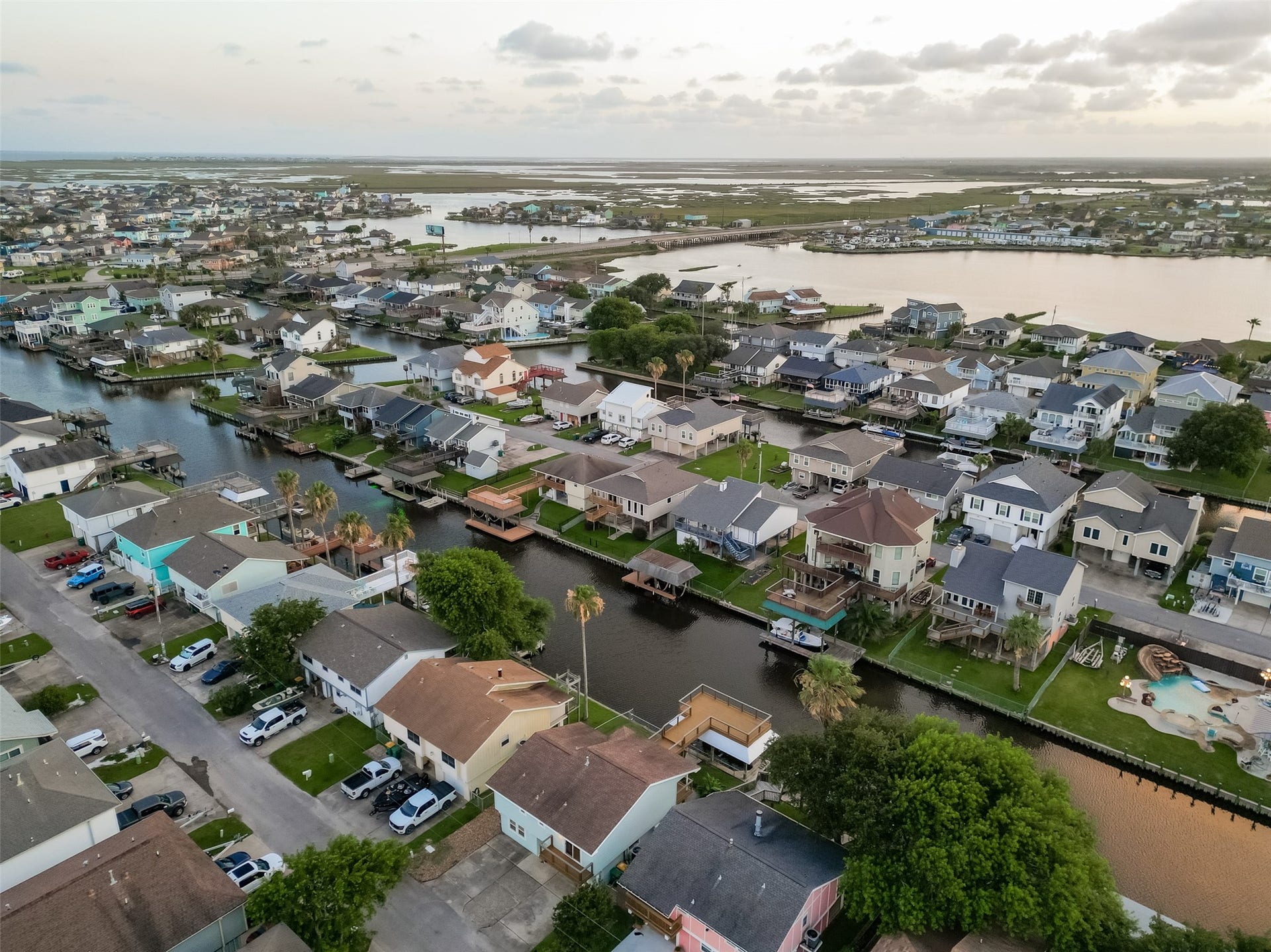 4 N Sandpiper Street, La Marque, TX 77568 Vistas and Views! And you are in the center of it all!
