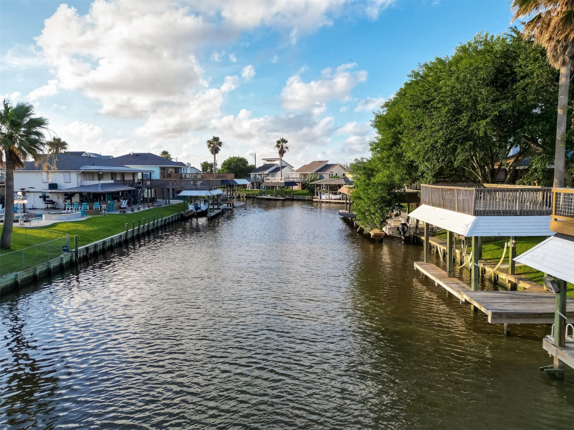 4 N Sandpiper Street, La Marque, TX 77568 A view of the canal in the opposite direction.
