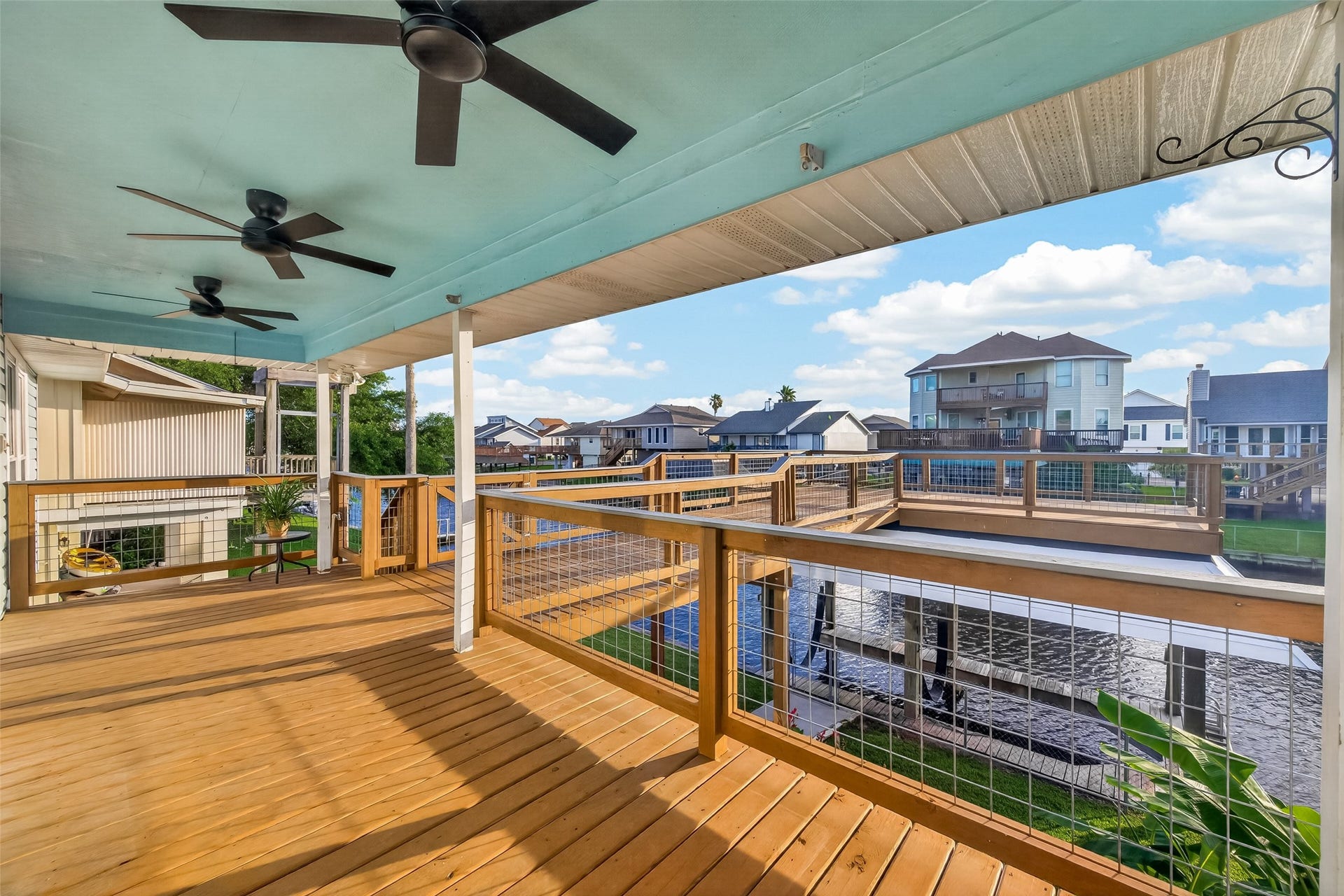 4 N Sandpiper Street, La Marque, TX 77568 Gorgeous sunsets and waterfront access. A Happy Place to be!