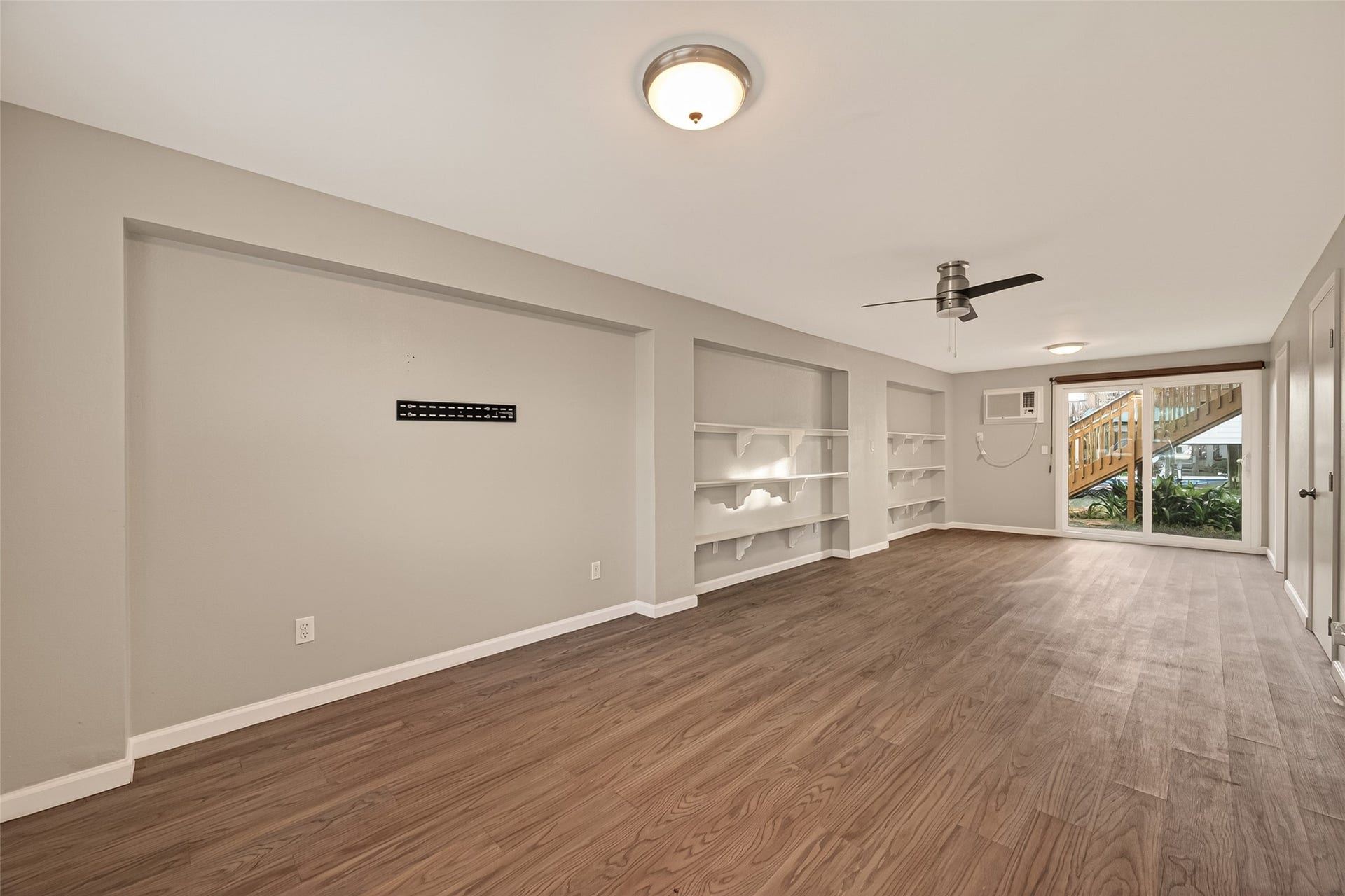 4 N Sandpiper Street, La Marque, TX 77568 Another view of the multifunctional bedroom / game room down stairs with strong, attractive patio doors leading to the backyard.