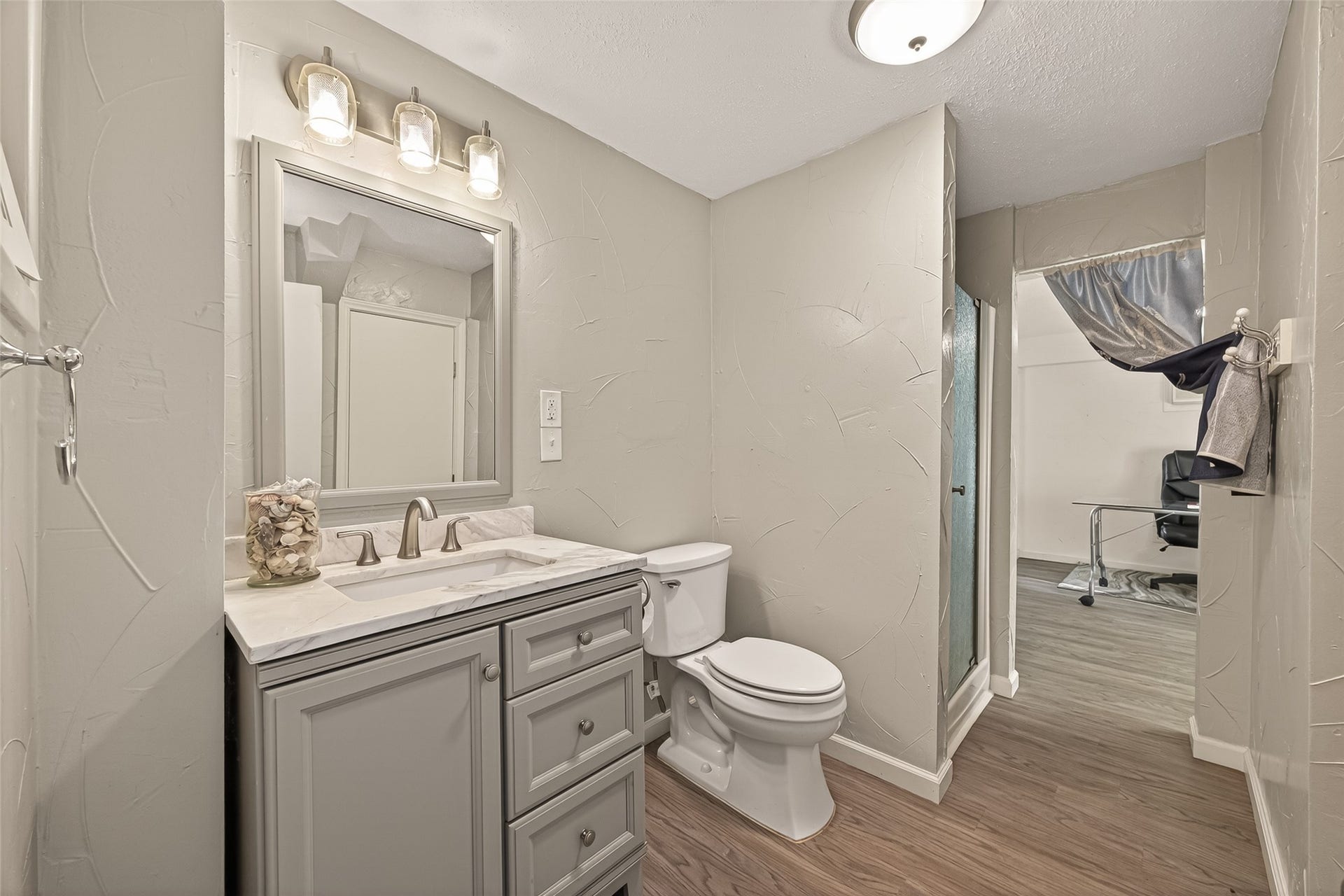 4 N Sandpiper Street, La Marque, TX 77568 Downstairs full bathroom with walk in shower.