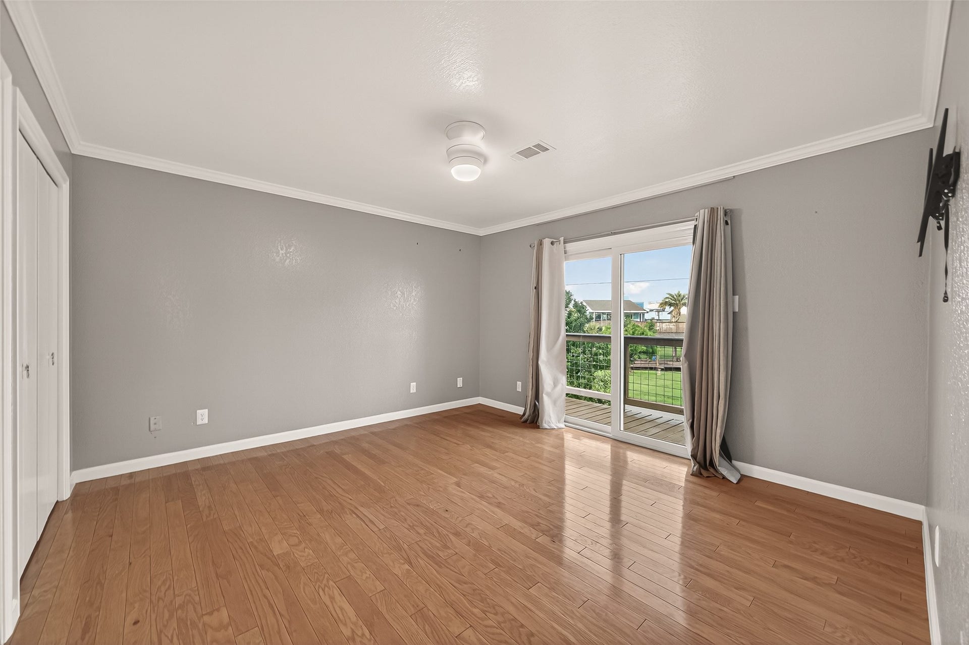 4 N Sandpiper Street, La Marque, TX 77568 Bedroom #2 upstairs with a nice balcony and a view!