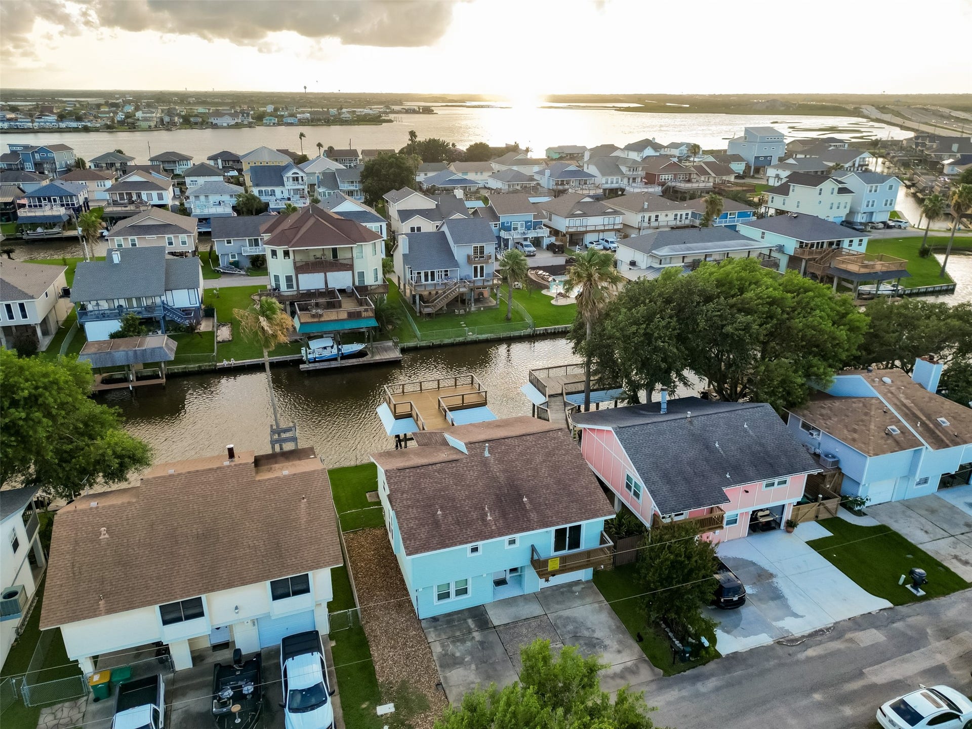 4 N Sandpiper Street, La Marque, TX 77568 Gorgeous sunset view overlooking the home.