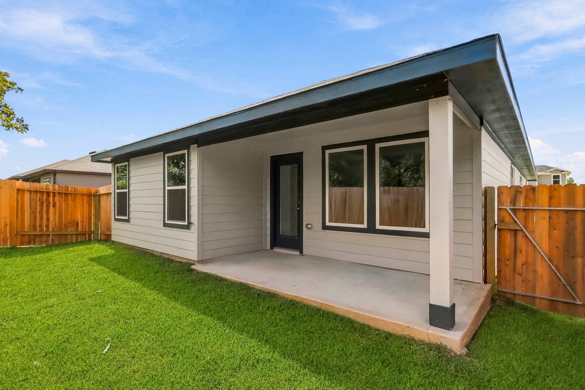 13050 Sorrento Bay Drive, Willis, TX 77318 13050 Sorrento Bay Drive, Willis, TX 77318