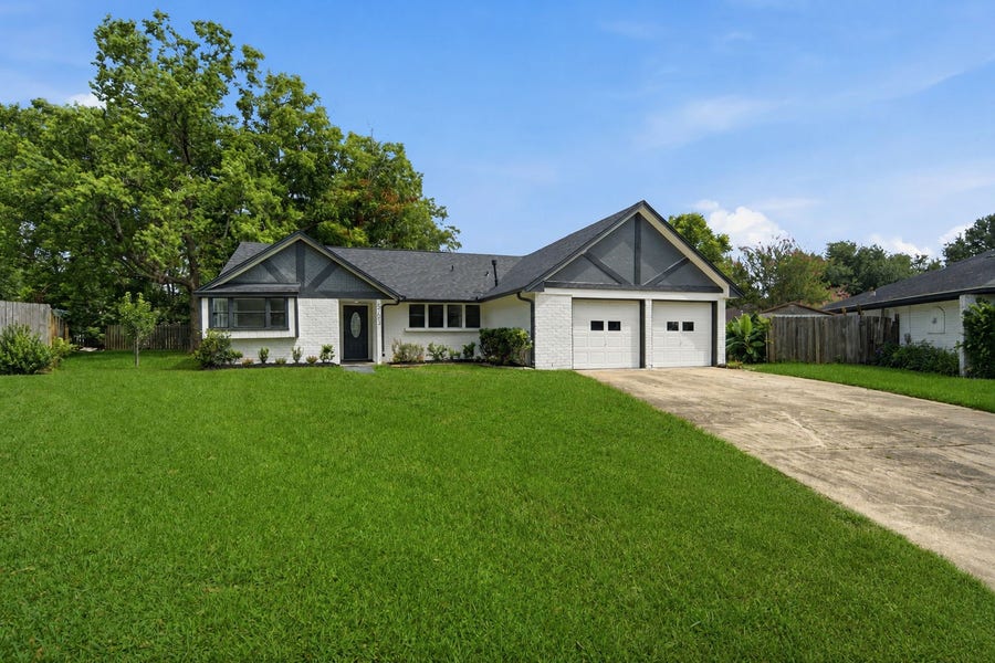 Property photo for 5703 Woodville Lane, Pearland, TX