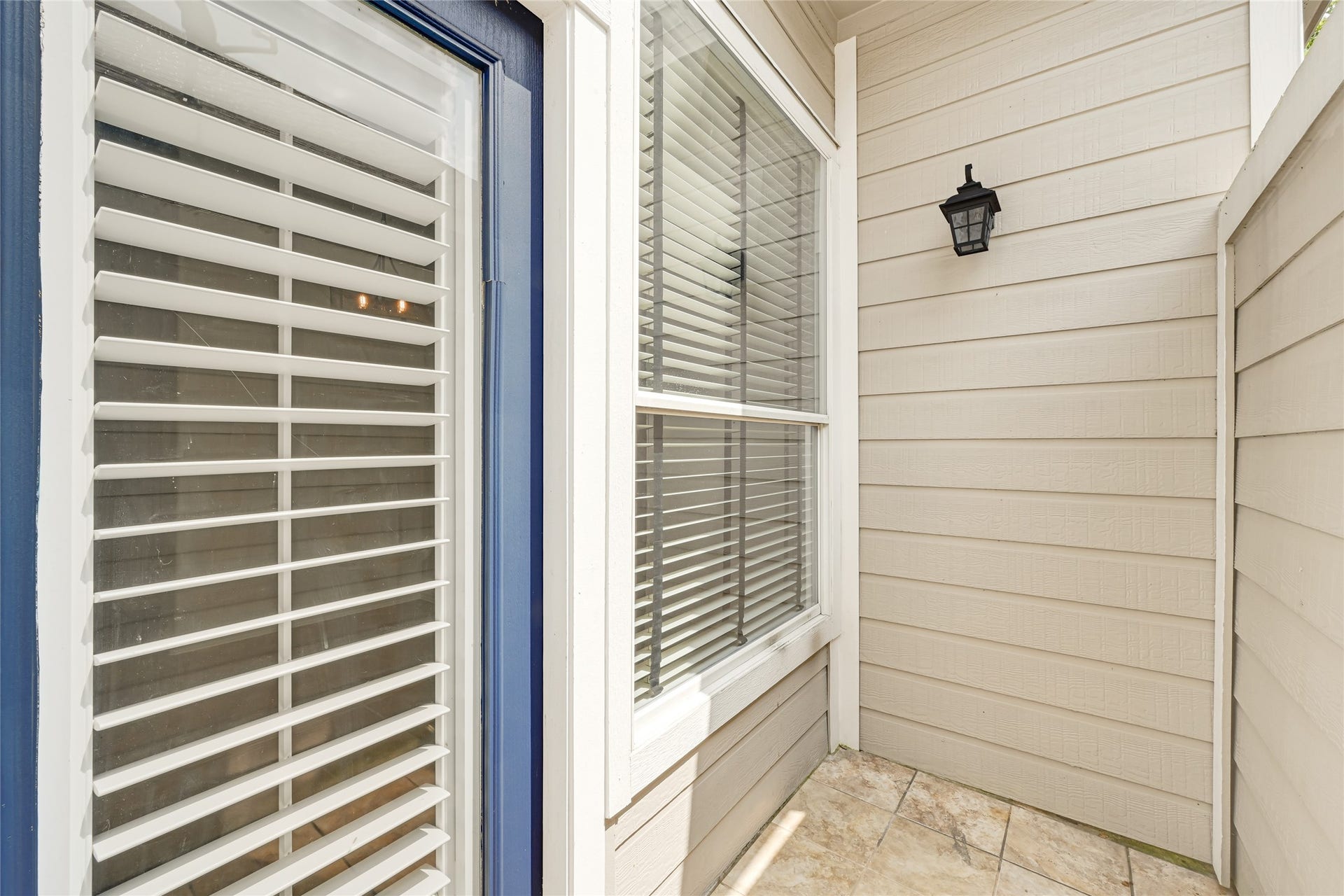 2910 Crescent Oaks Park Lane, Spring, TX 77386 Breakfast room opens to a private patio perfect for grilling or unwinding with a book.