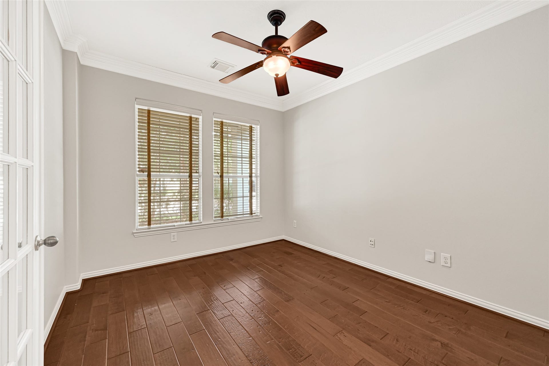 2910 Crescent Oaks Park Lane, Spring, TX 77386 Versatile large room for office work or hobbies and crafting.