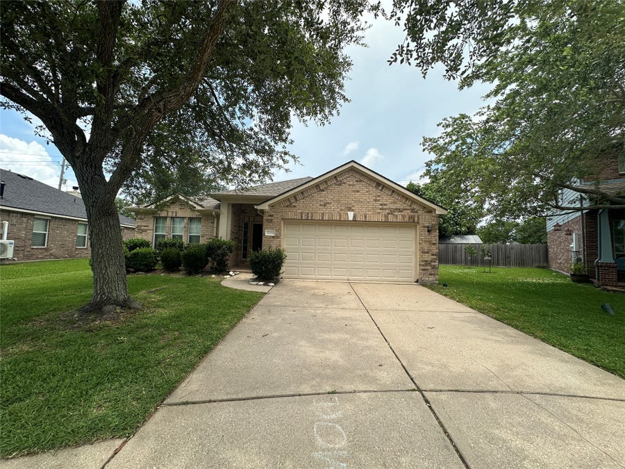 Property photo for 2704 Quail Dove Lane, League City, TX