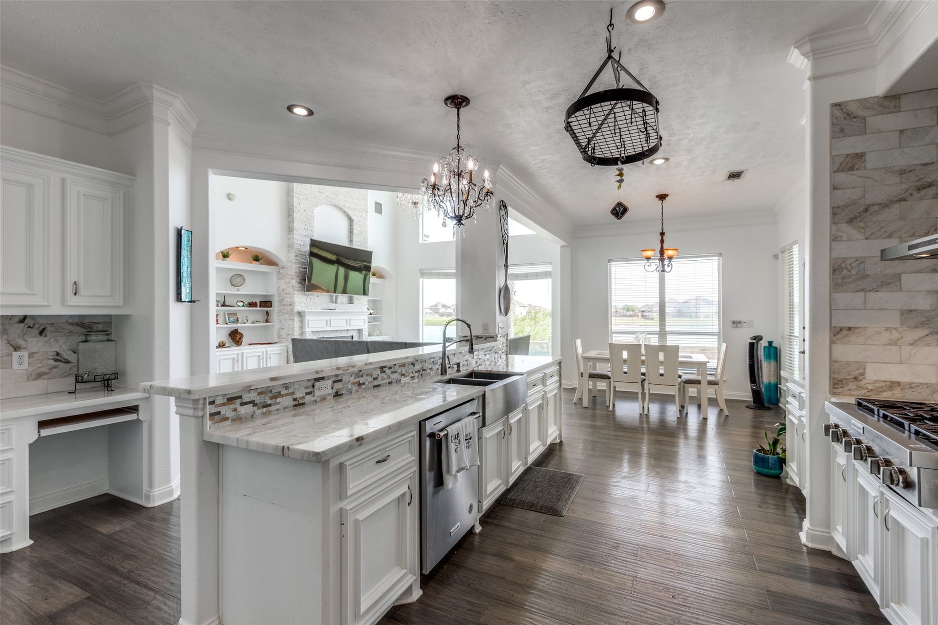 8 Cypress Point Court, Manvel, TX 77578