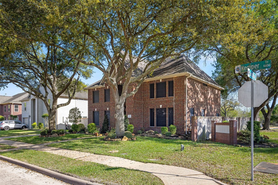 Property photo for 6822 Kemper Drive, Pasadena, TX