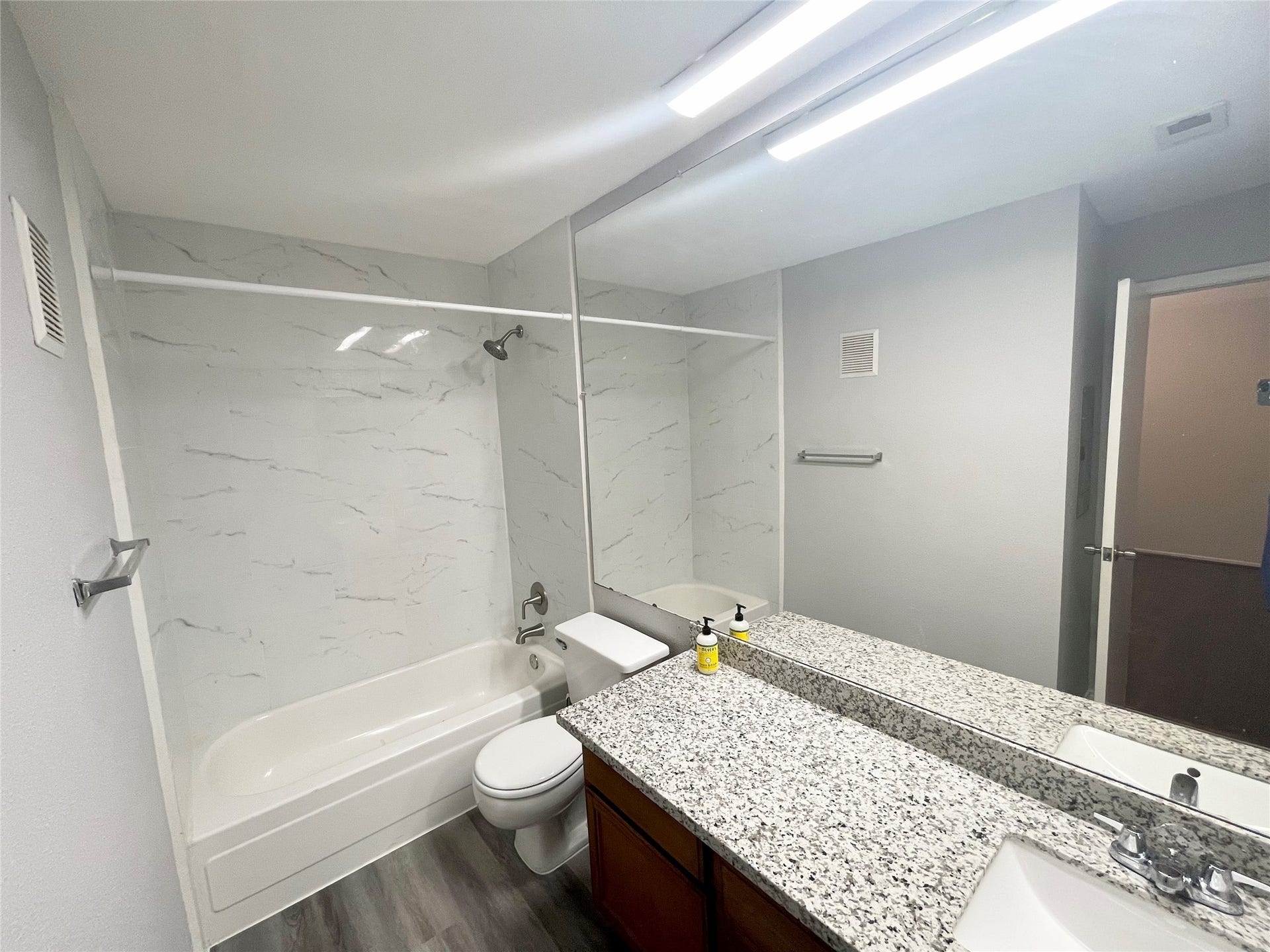 14550 Fonmeadow Drive, #806, Houston, TX 77035 Remodeled shower