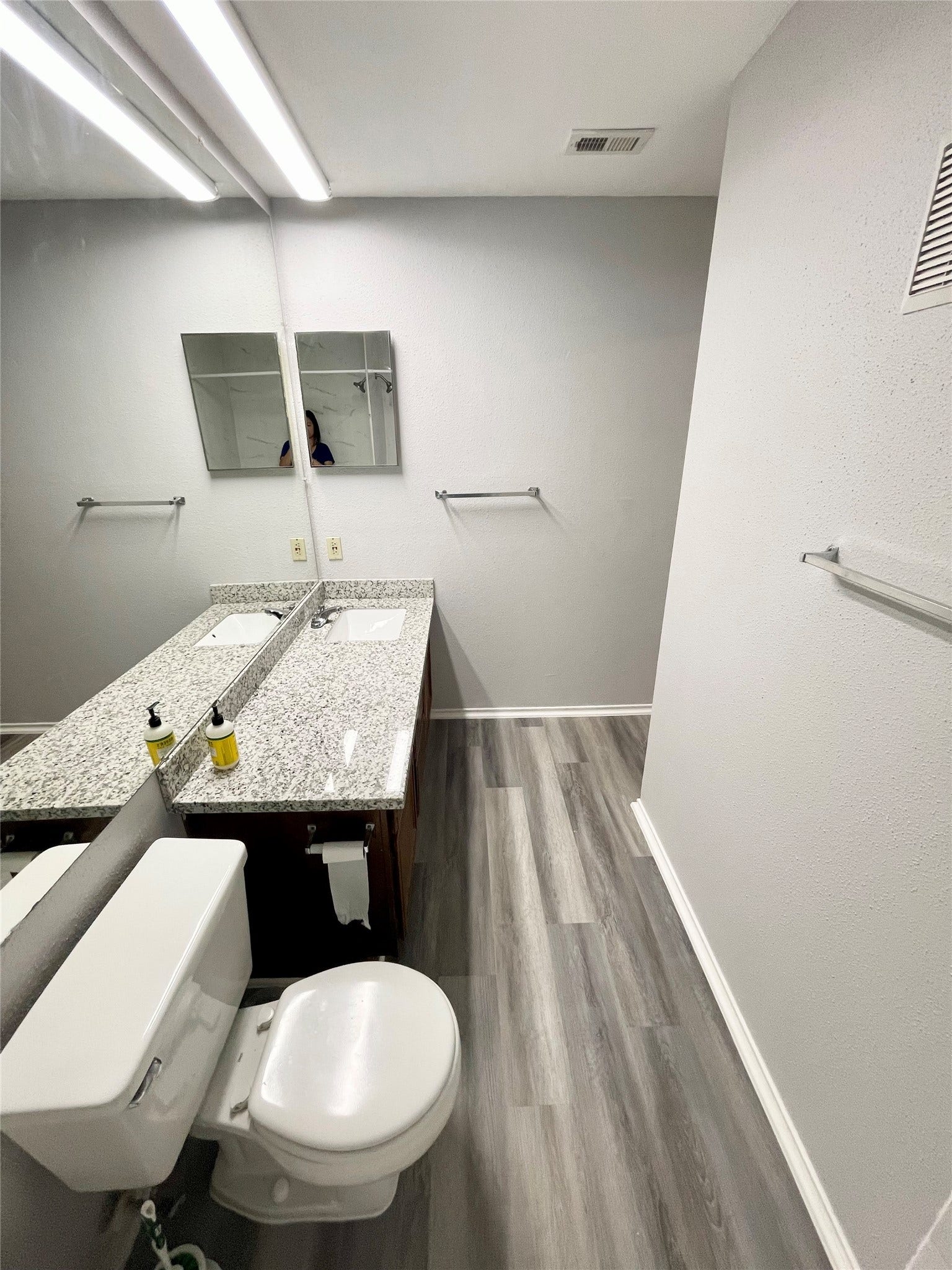 14550 Fonmeadow Drive, #806, Houston, TX 77035 Granite countertops