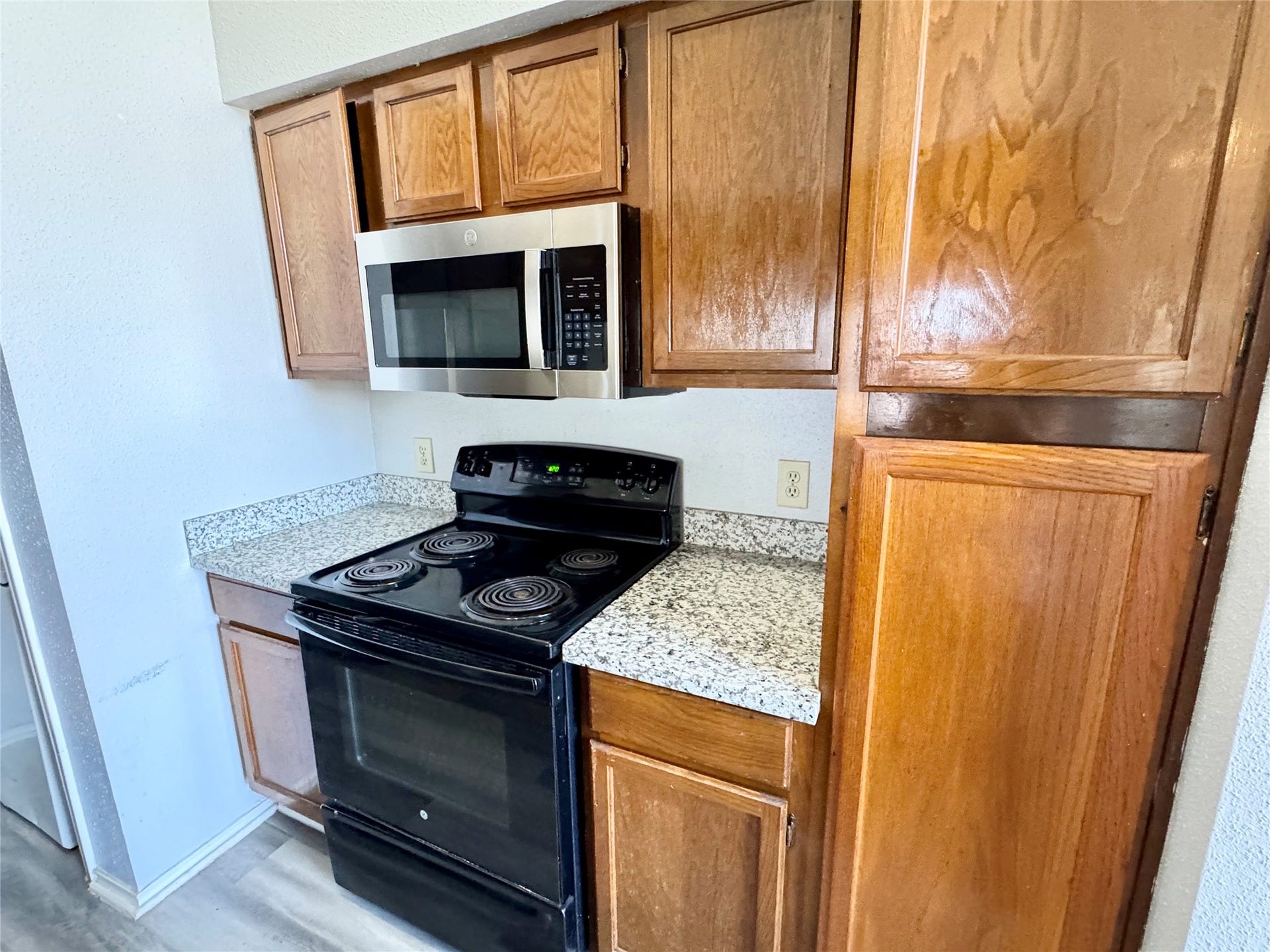 14550 Fonmeadow Drive, #806, Houston, TX 77035 NEW SS Microwave