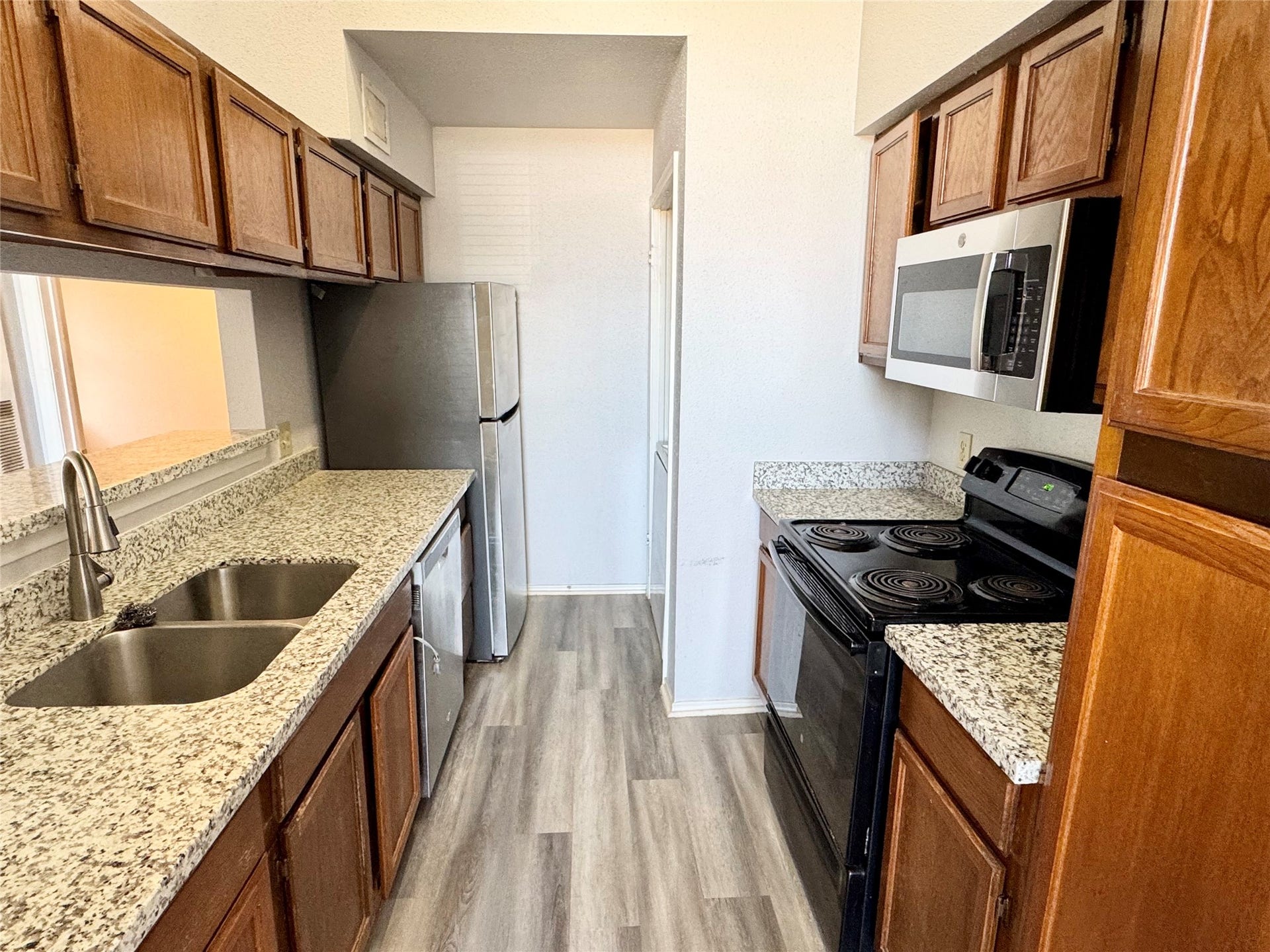 14550 Fonmeadow Drive, #806, Houston, TX 77035 Granite countertops