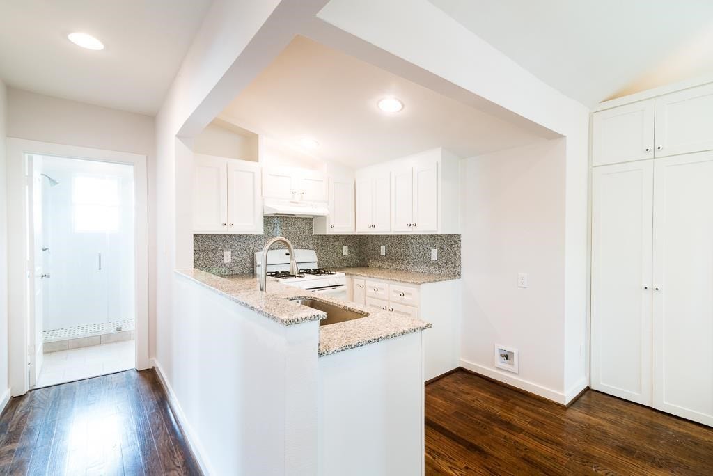 4535 Walker, #B, Houston, TX 77023 Granite counters and tons of cabinet space - refrigerator included!
