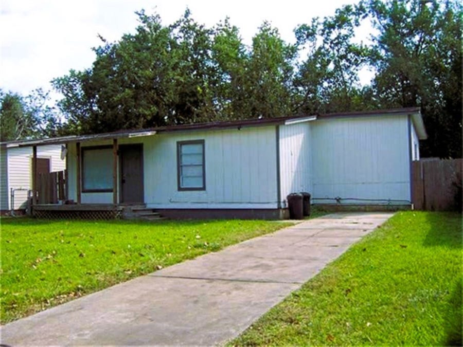 Property photo for 1833 Oriole Drive, League City, TX