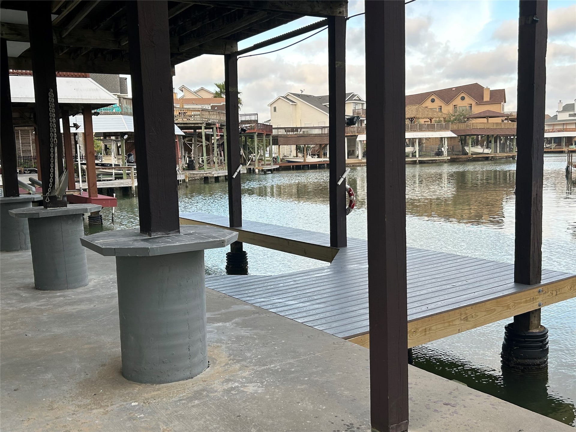 306 Isles End Road, Tiki Island, TX 77554 306 Isles End Road, Tiki Island, TX 77554