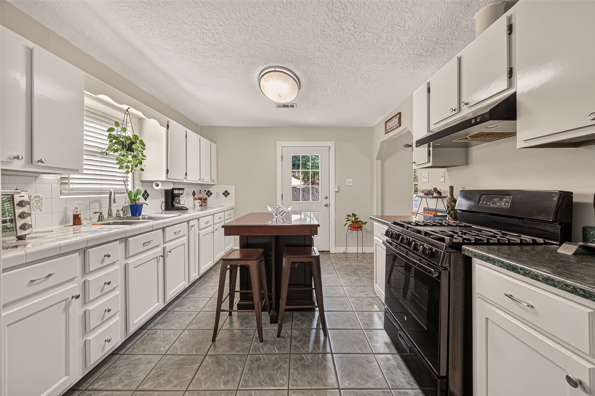 5943 Southlark Street, Houston, TX 77033