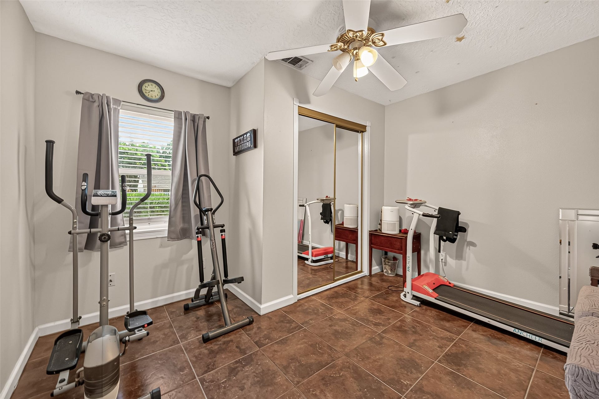 5943 Southlark Street, Houston, TX 77033