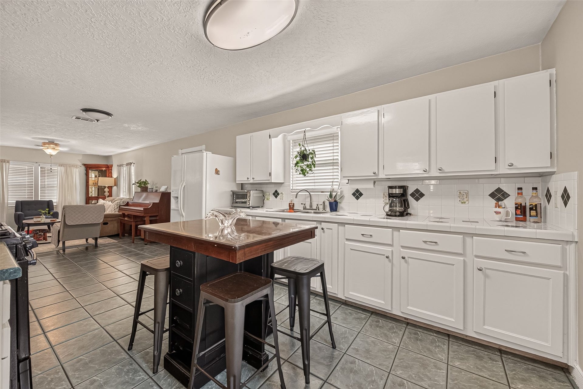 5943 Southlark Street, Houston, TX 77033