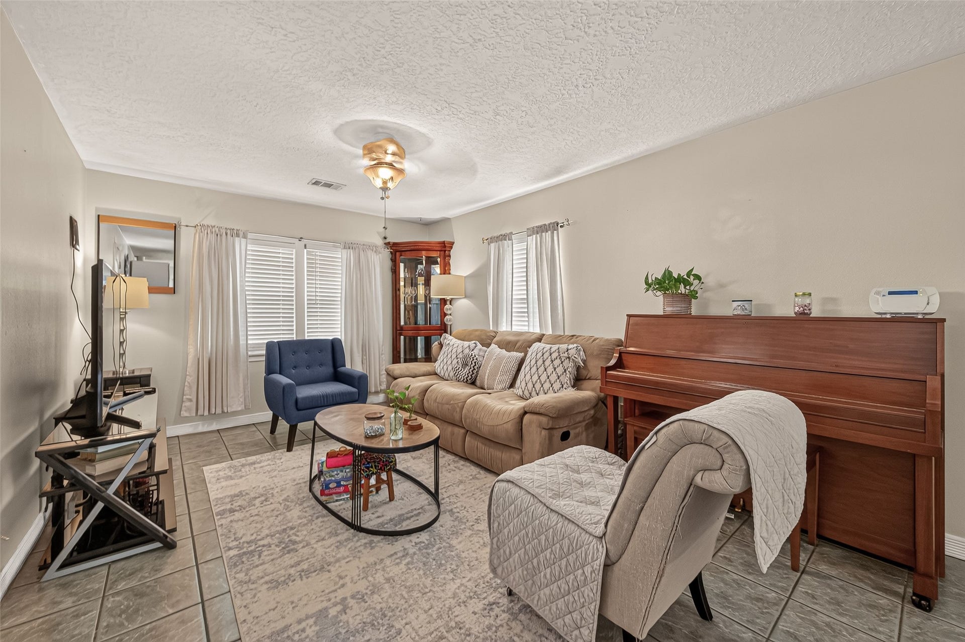 5943 Southlark Street, Houston, TX 77033