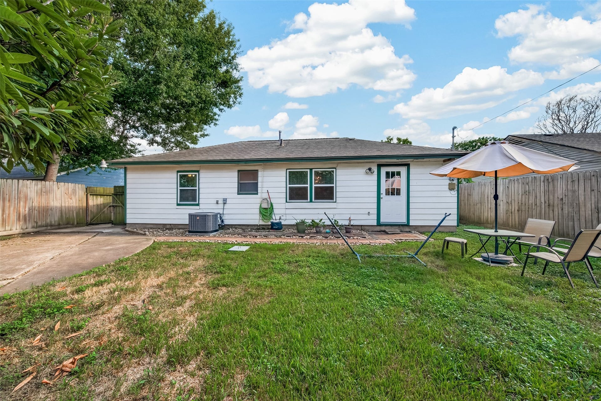 5943 Southlark Street, Houston, TX 77033