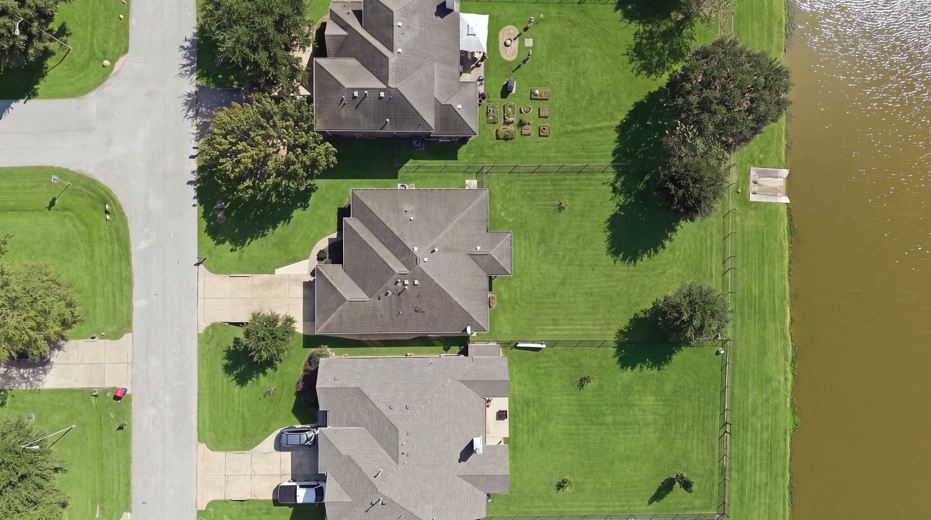 9303 E Lakeside Drive, Magnolia, TX 77354 9303 E Lakeside Drive, Magnolia, TX 77354