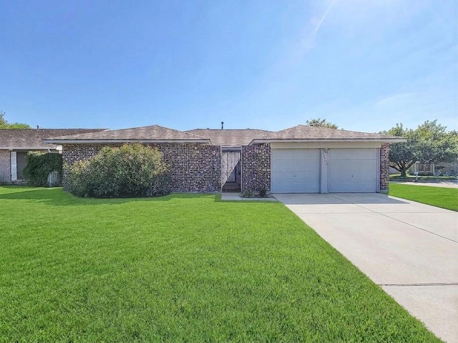 Property photo for 10102 Park Lane, La Porte, TX