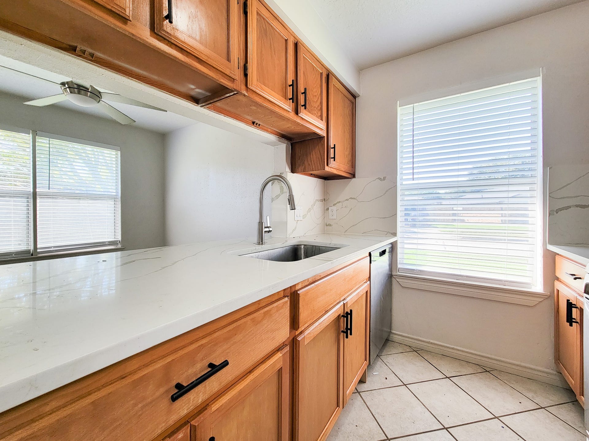 10102 Park Lane, La Porte, TX 77571 10102 Park Lane, La Porte, TX 77571