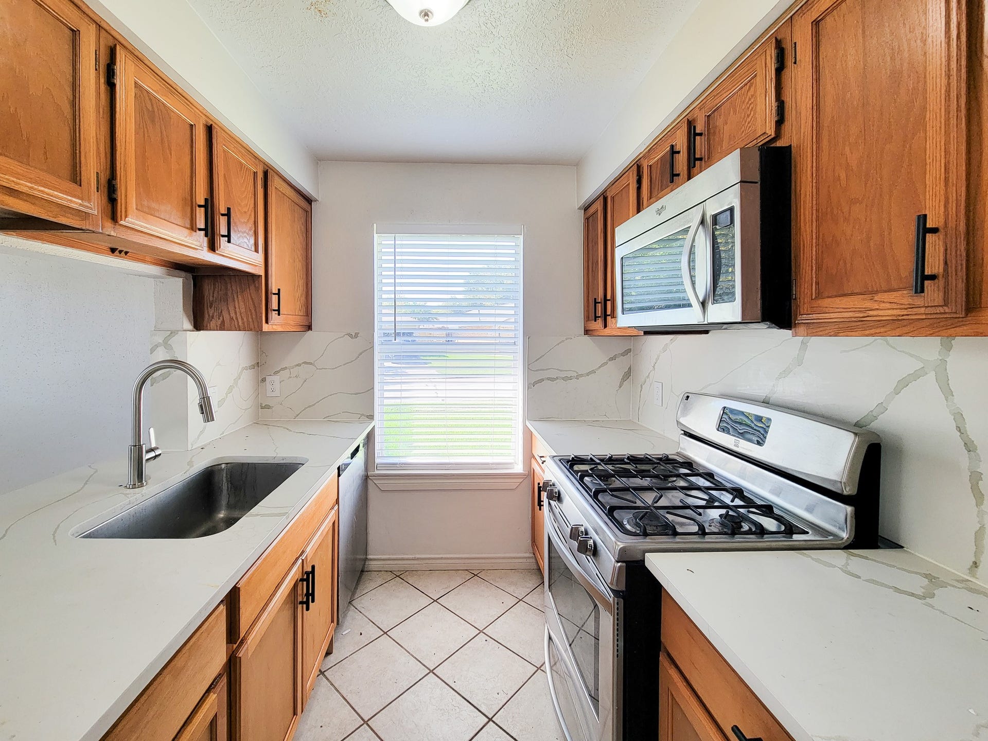 10102 Park Lane, La Porte, TX 77571 10102 Park Lane, La Porte, TX 77571