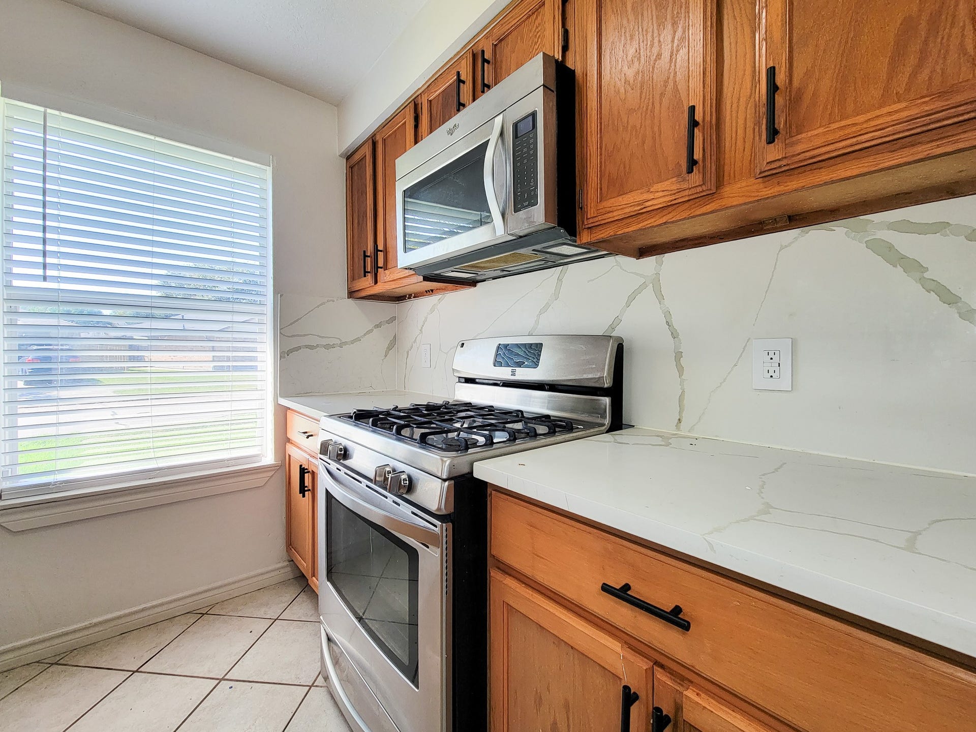 10102 Park Lane, La Porte, TX 77571 10102 Park Lane, La Porte, TX 77571