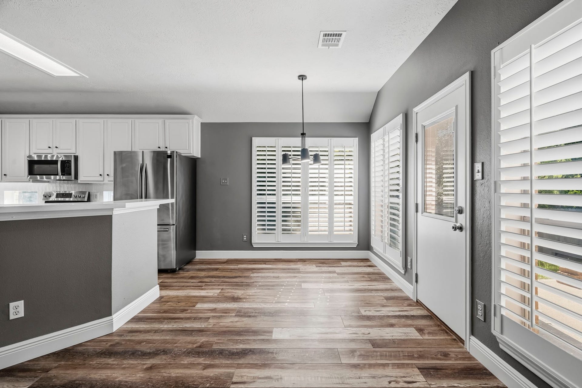 3622 Pedernales Trails Lane, Katy, TX 77450 Breakfast room features huge windows with shutters, modern lighting and easy backyard access.