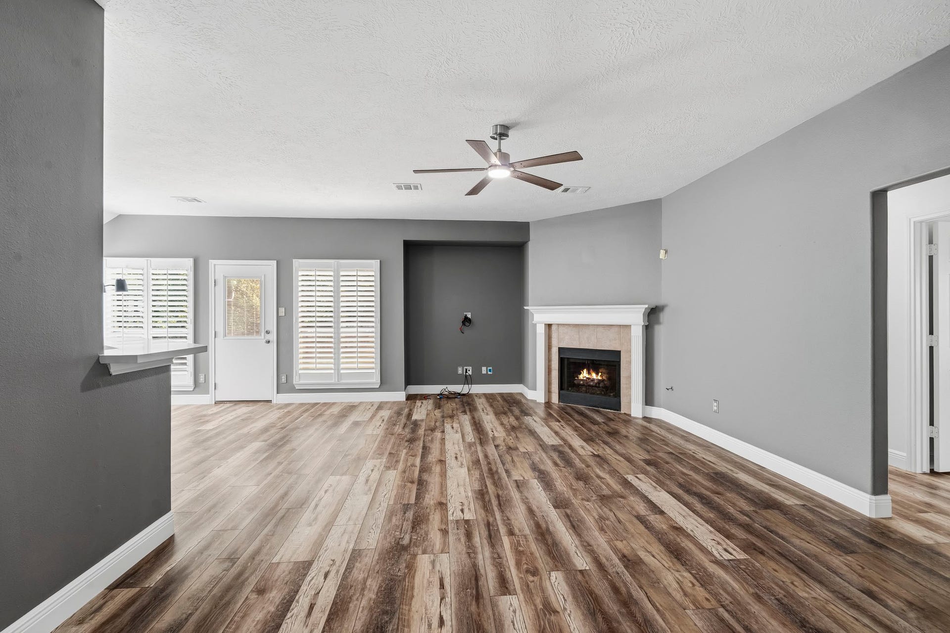 3622 Pedernales Trails Lane, Katy, TX 77450 Spacious living room with gas fireplace