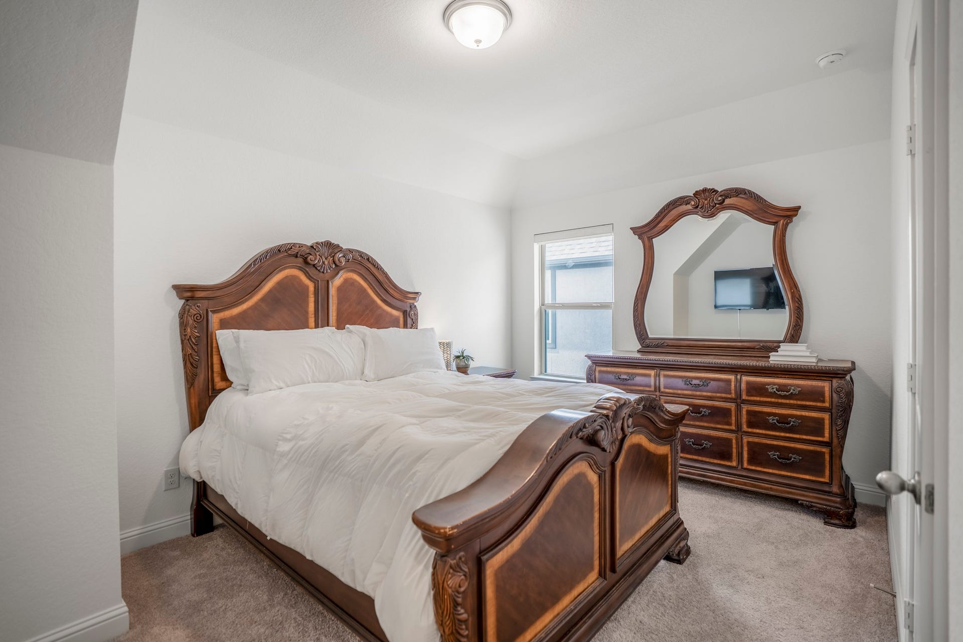 21723 Cordia Trace, Cypress, TX 77433 Another bright upstairs bedroom provides plenty of room for family, guests or even a second home office if four bedrooms aren't needed every day.