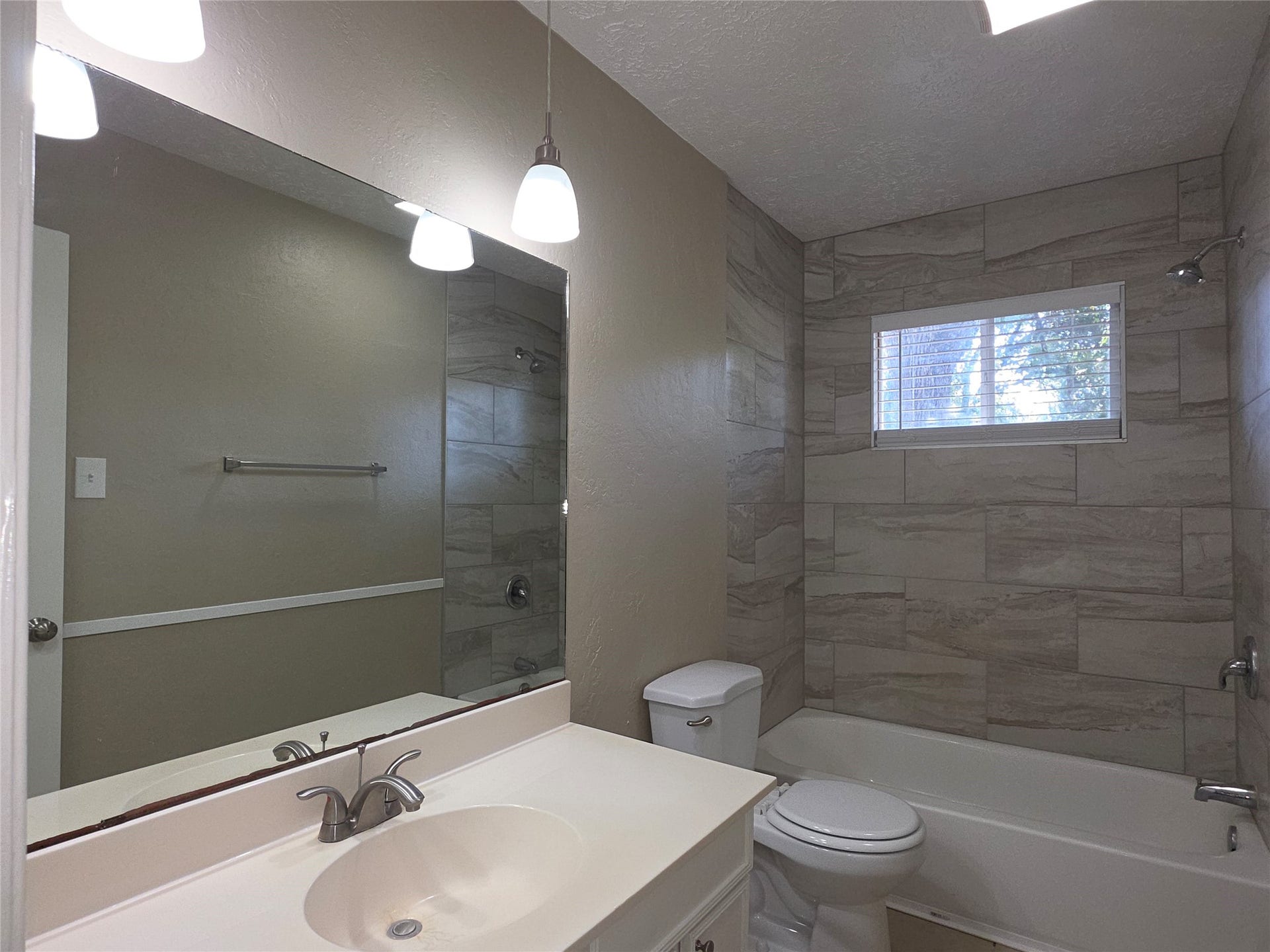 Full secondary bathroom
