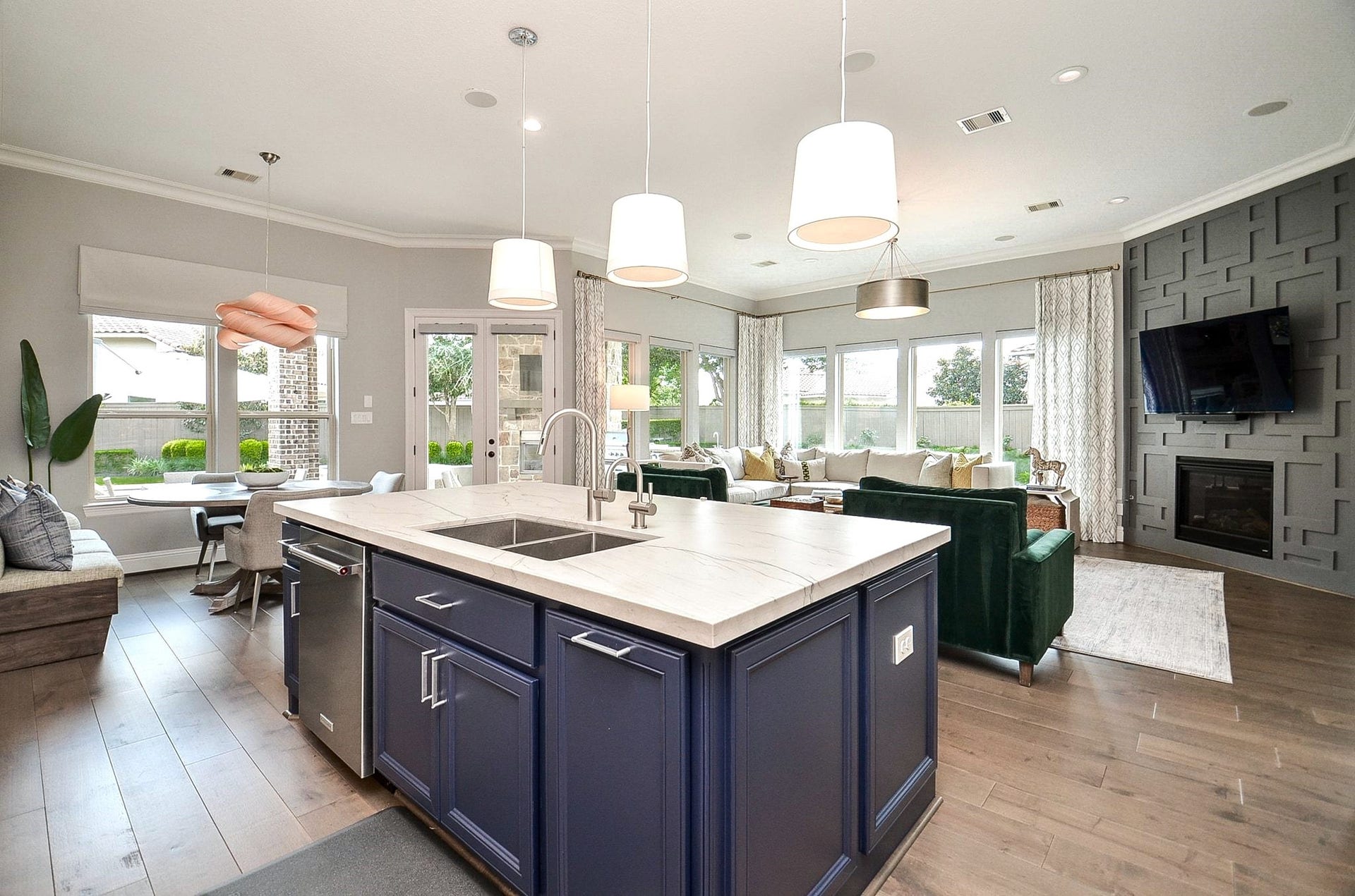 86 Quiet Way Lane, Sugar Land, TX 77498 The kitchen opens seamlessly to the living and breakfast areas for effortless everyday living