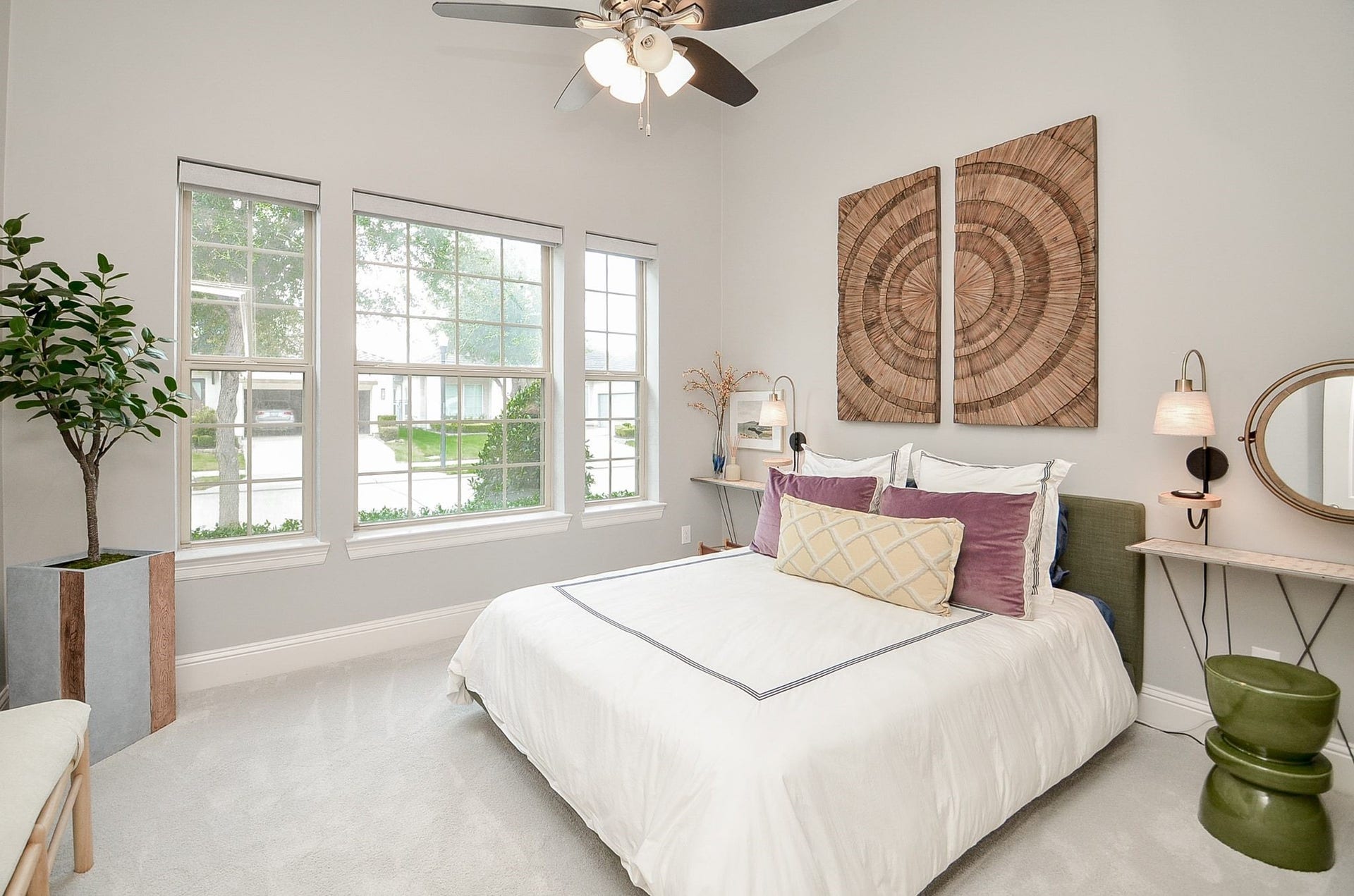 86 Quiet Way Lane, Sugar Land, TX 77498 Bright and inviting secondary bedroom with views of the front yard. This room offers power blinds and neutral colors, plus a large closet.