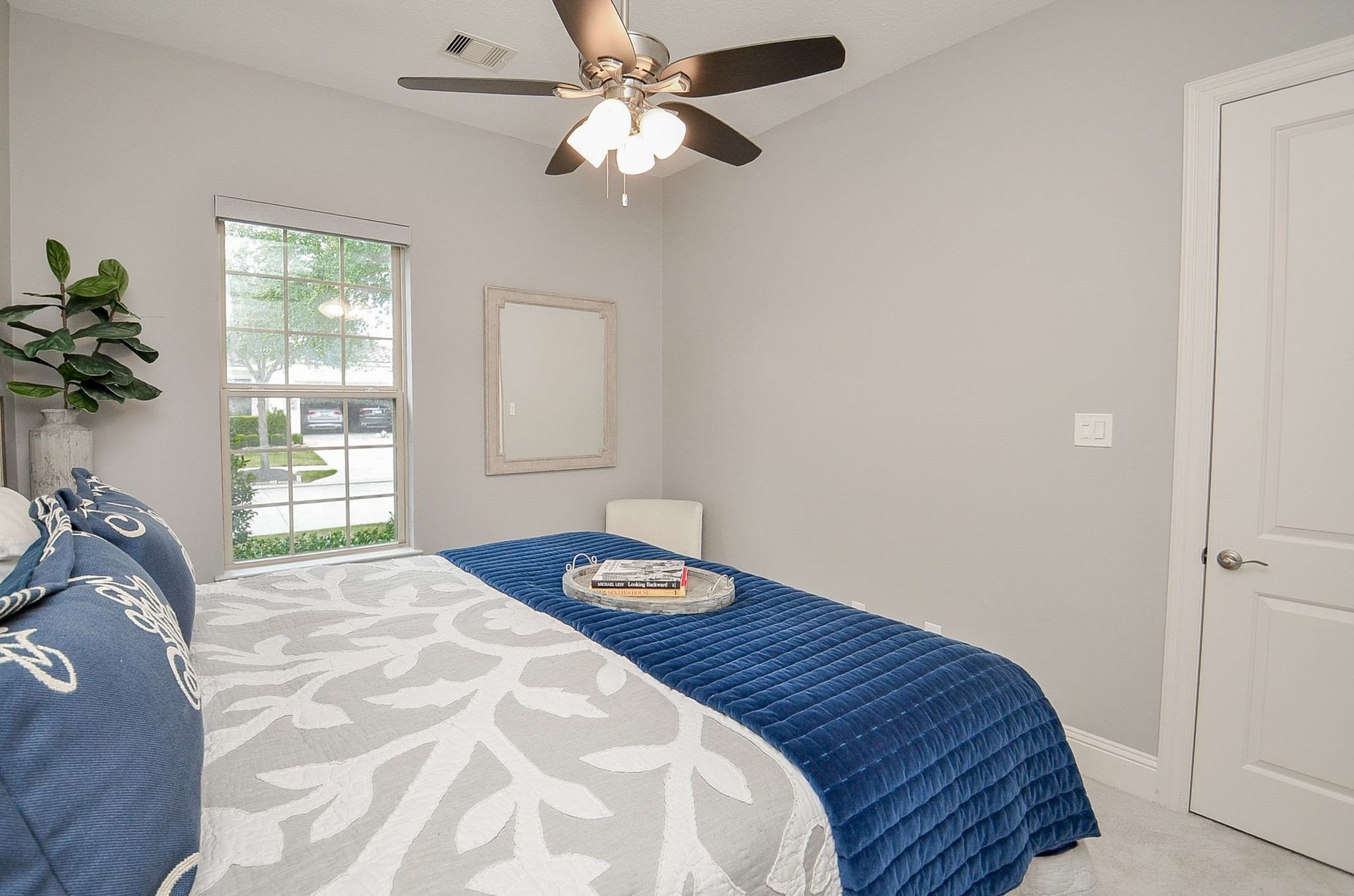 86 Quiet Way Lane, Sugar Land, TX 77498 Comfortable secondary bedroom with large closet and easy access to bath