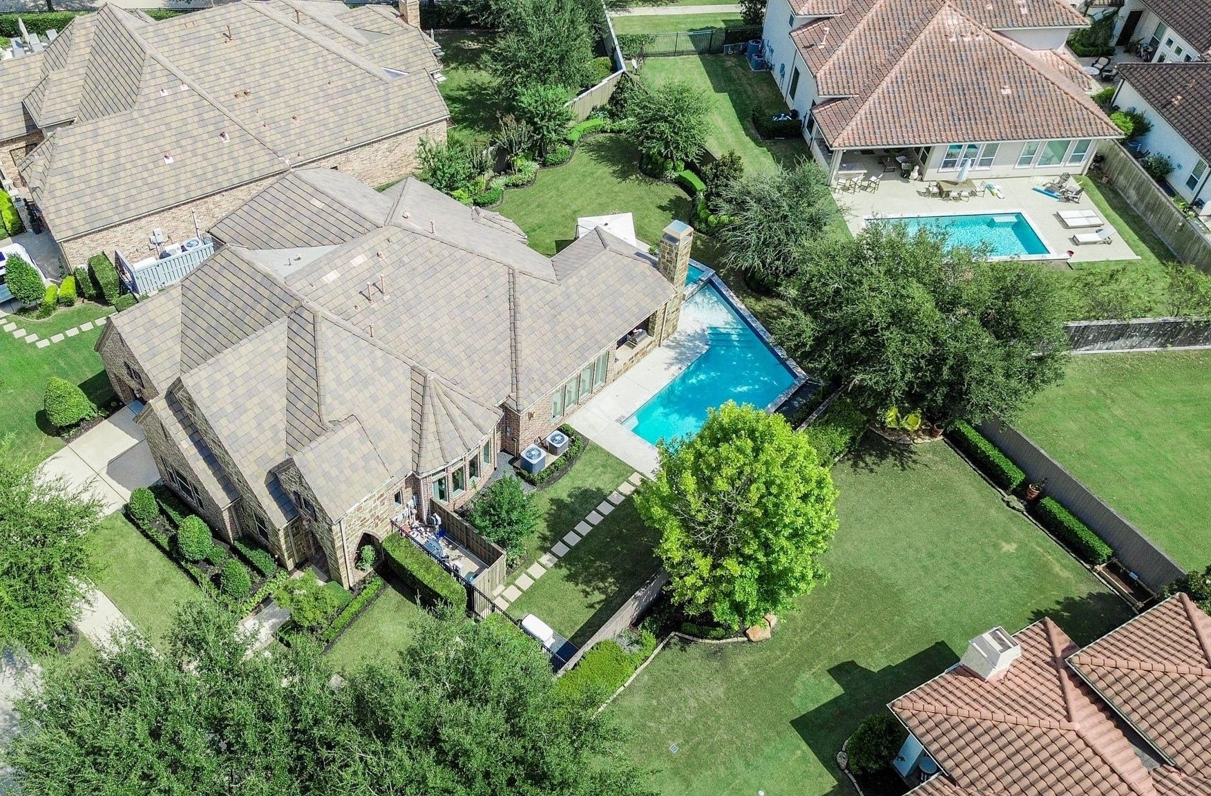 86 Quiet Way Lane, Sugar Land, TX 77498 An aerial view highlights the home's pool, expansive back yard and mature landscaping, with neighboring homes set at a comfortable distance for added privacy.