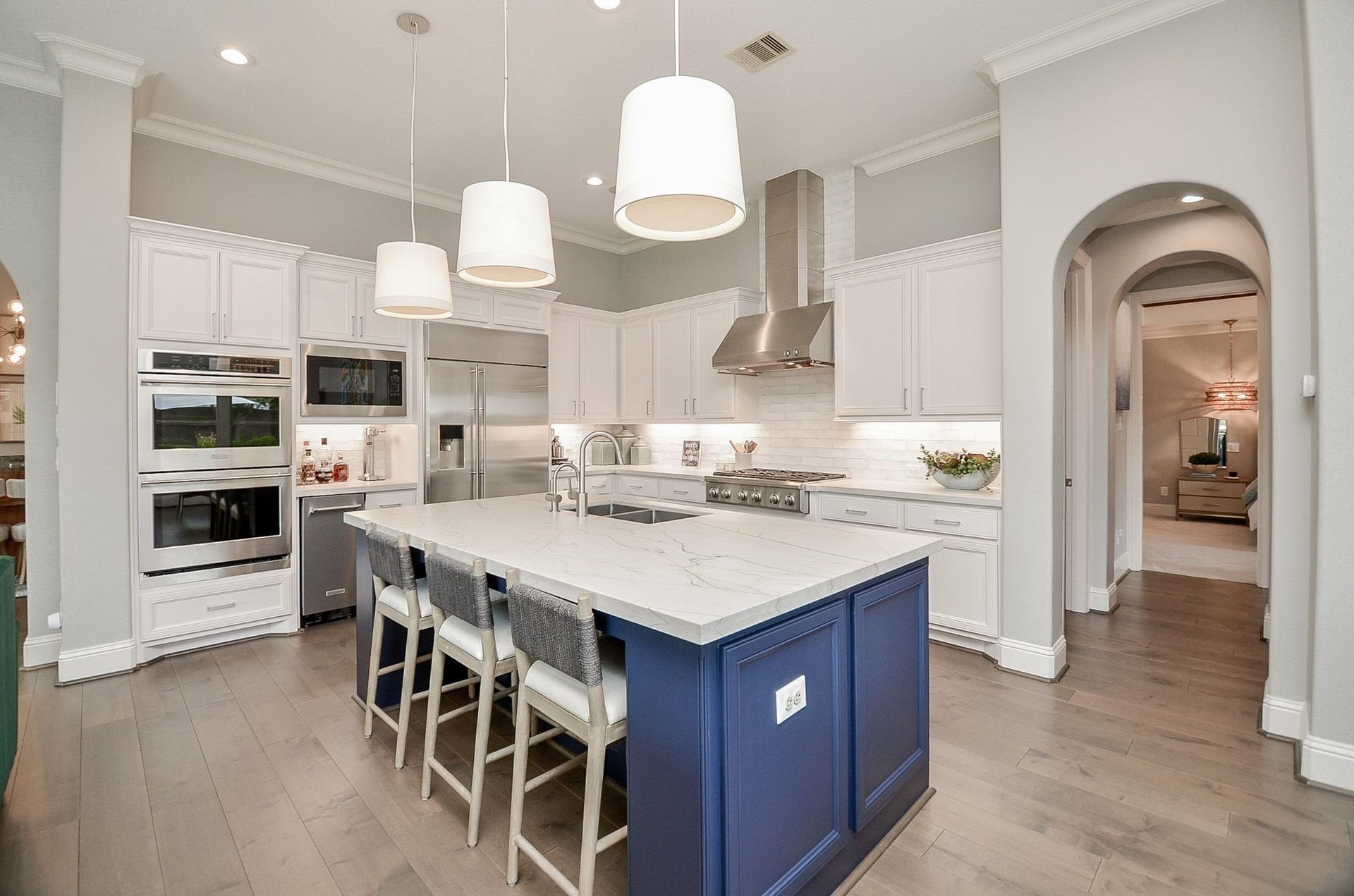 86 Quiet Way Lane, Sugar Land, TX 77498 Stunning chef's kitchen with oversized island, custom cabinetry, quartz countertops, and premium appliances