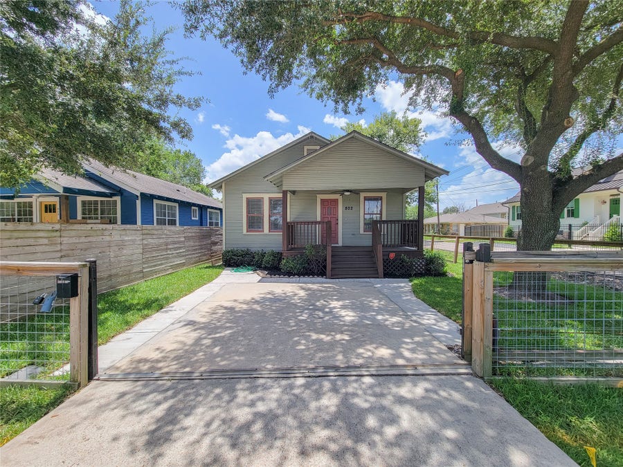 Property photo for 802 E 39th, Houston, TX