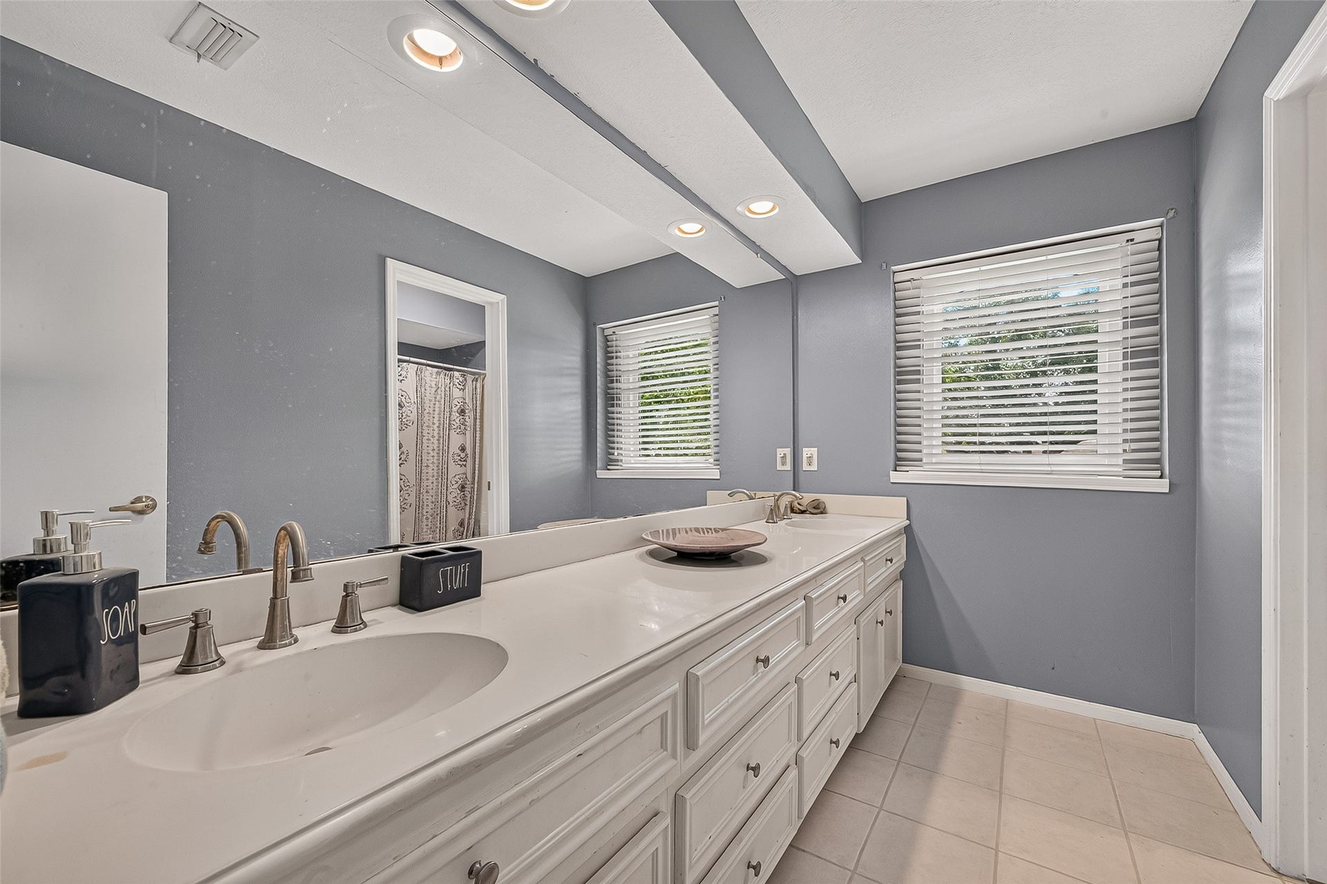 1715 Earl Of Dunmore Street, Katy, TX 77449 Large secondary bath with nice storage