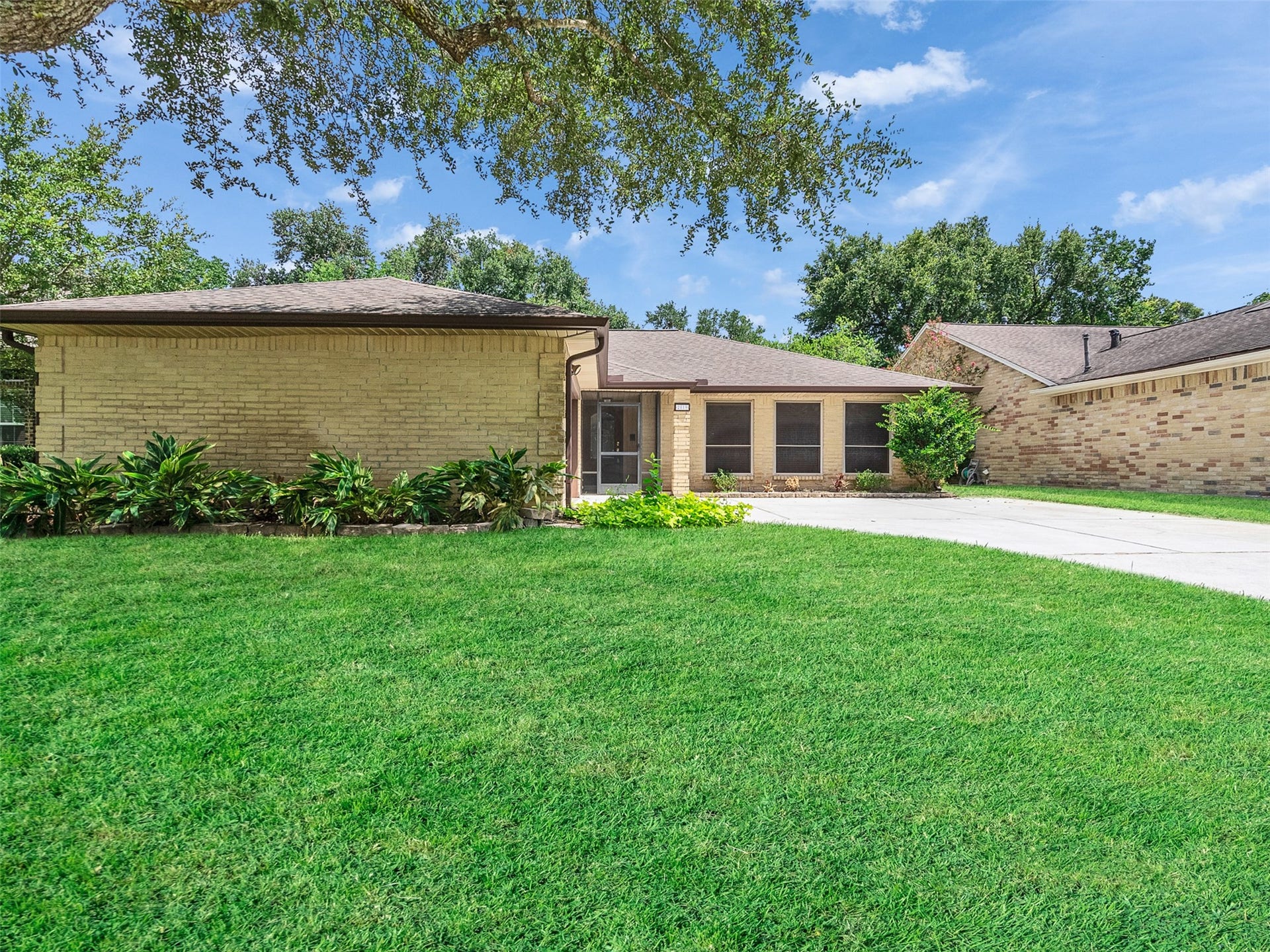 2819 Poplar Creek Lane, Pearland, TX 77584