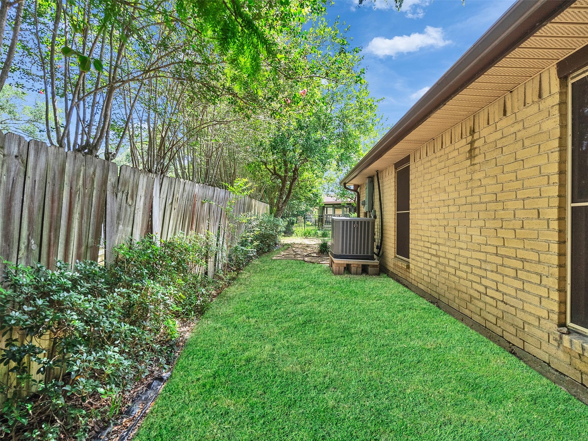 2819 Poplar Creek Lane, Pearland, TX 77584