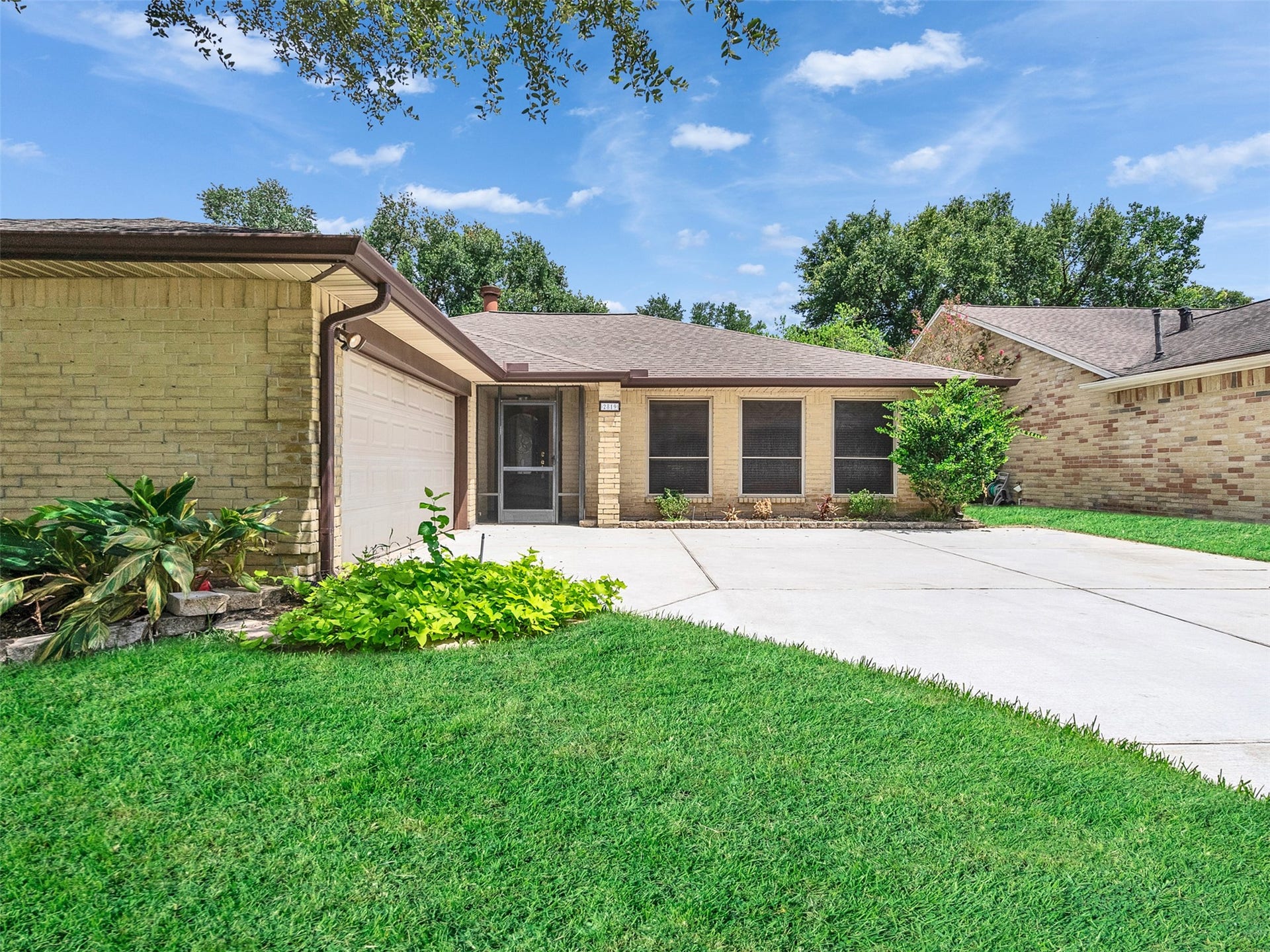 2819 Poplar Creek Lane, Pearland, TX 77584