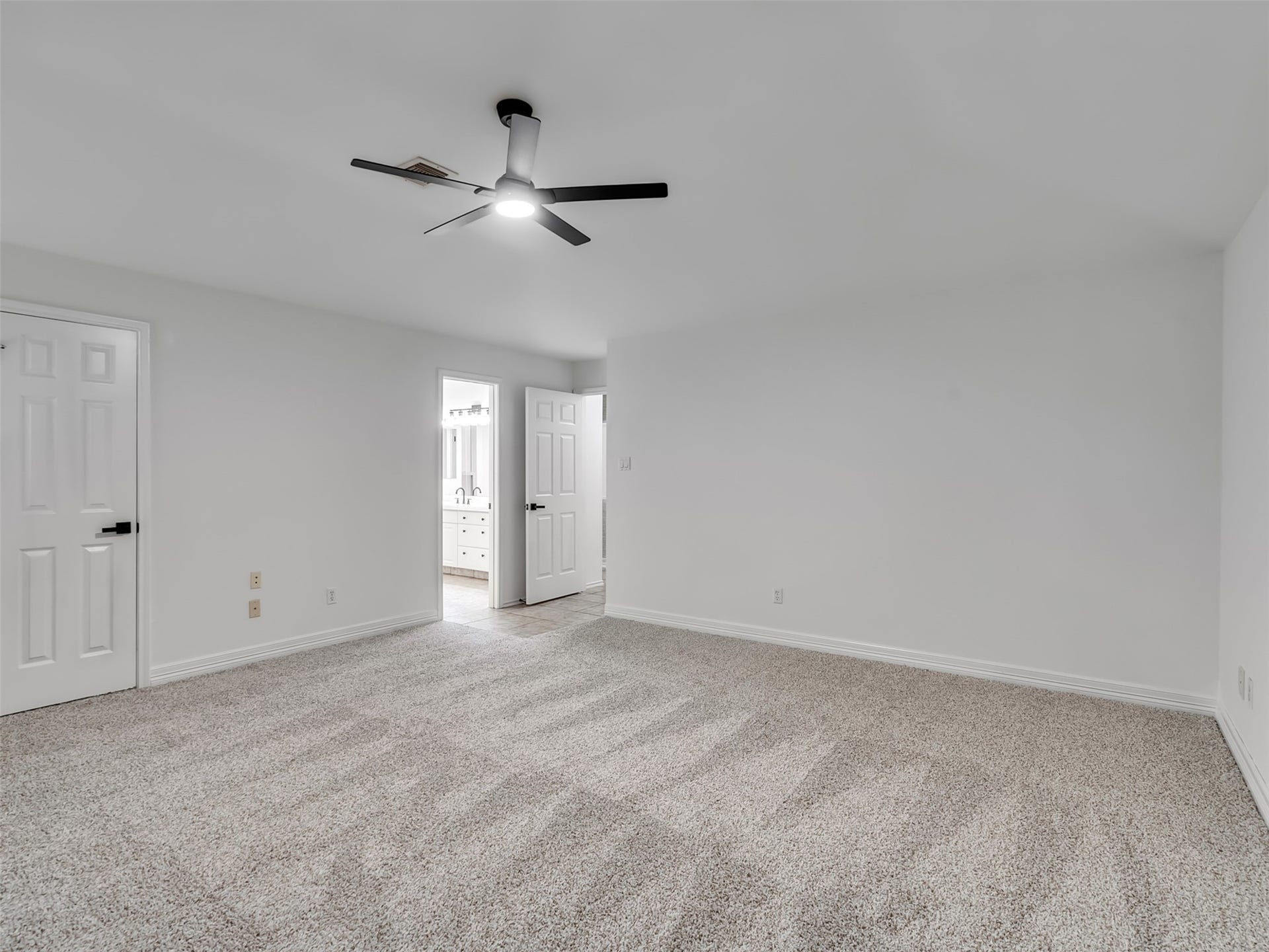 2819 Poplar Creek Lane, Pearland, TX 77584